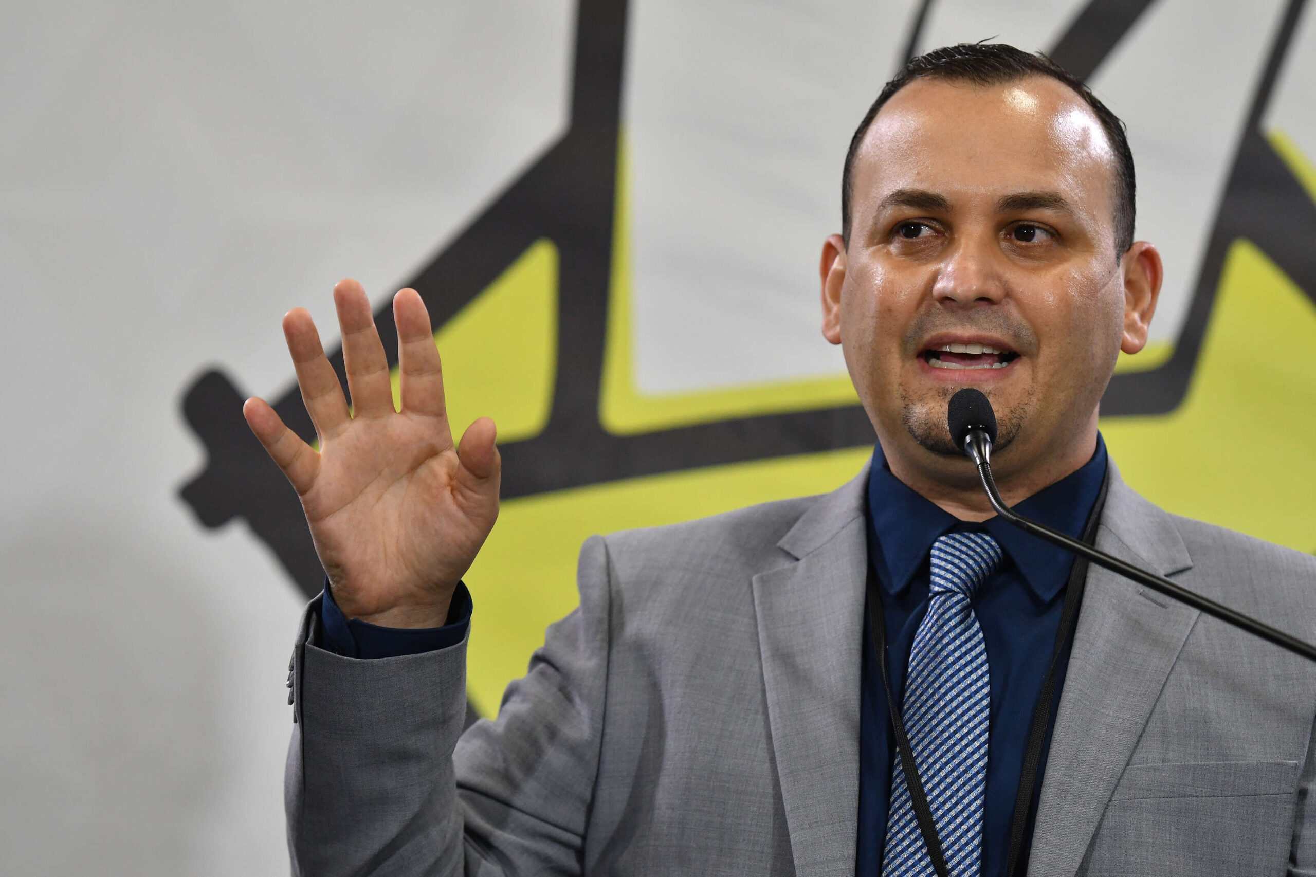 Senador apelará multa OEG por premios Maestros del Año