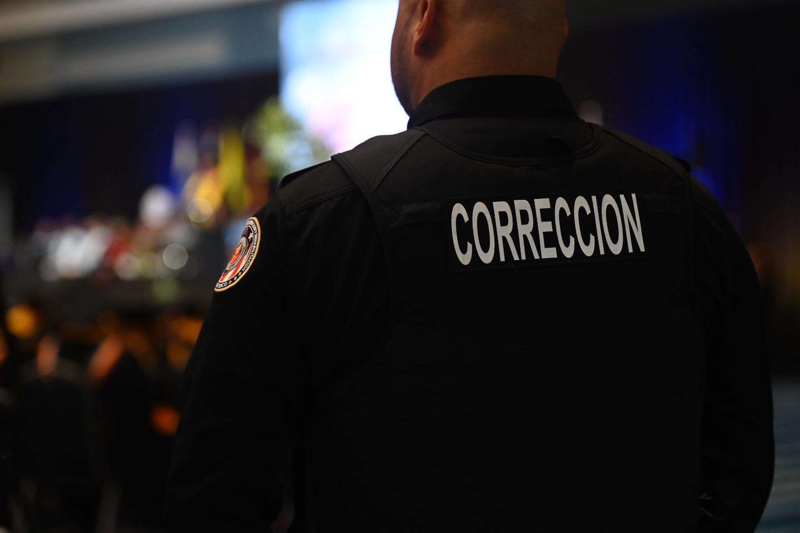 Corrección niega caos en Bayamón mientras hay guardias de brazos cruzados en protesta