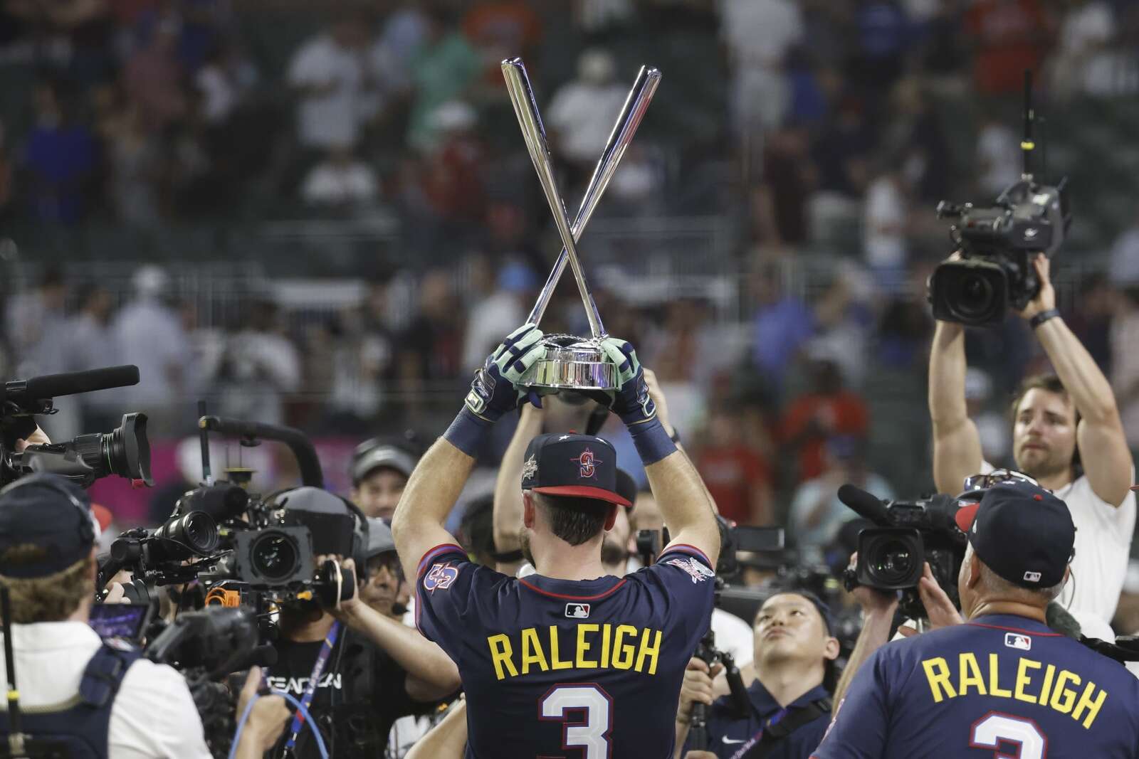 Cal Raleigh, primer ‘catcher’ que se corona como rey de los jonrones
