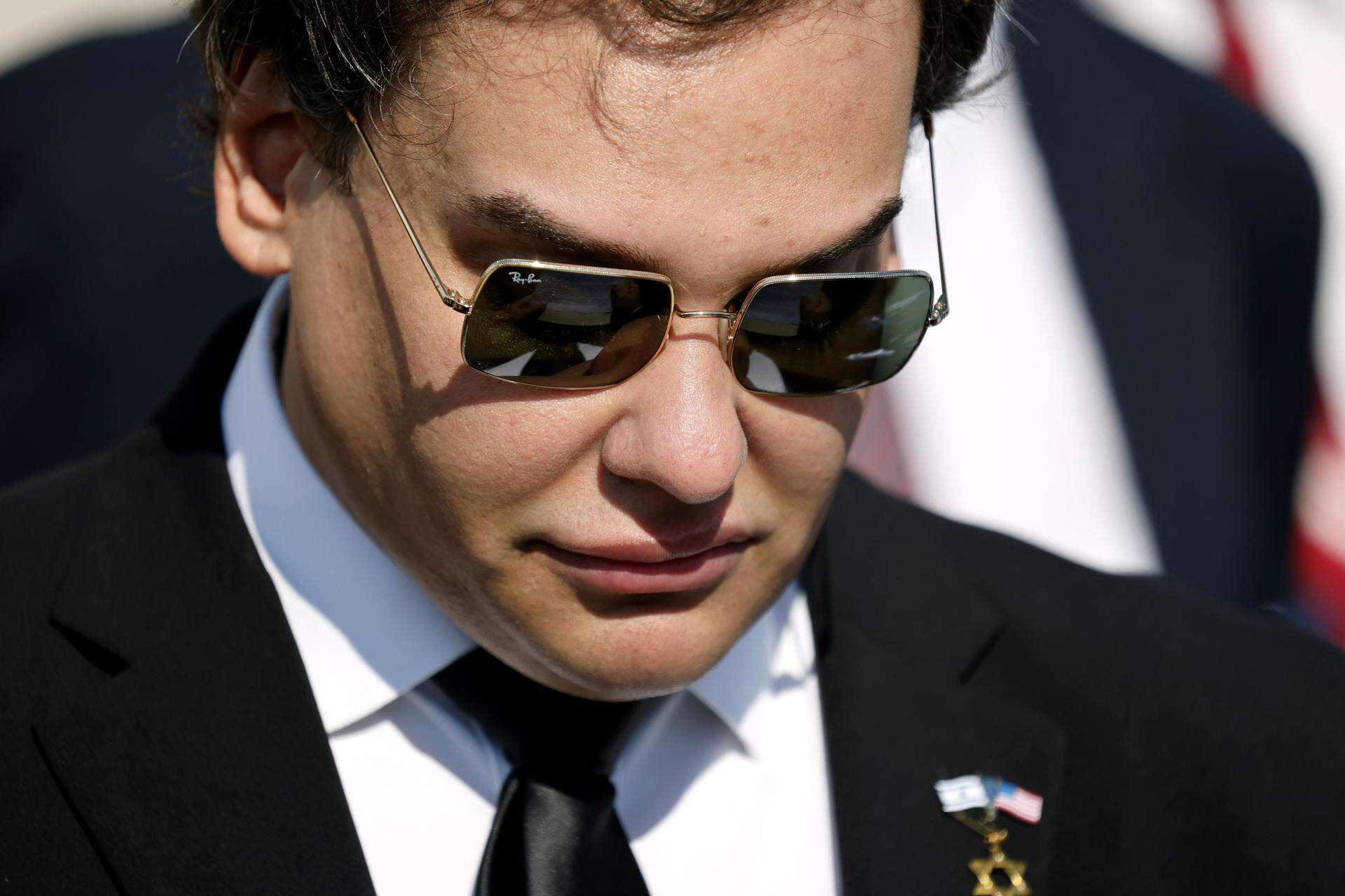 Excongresista republicano George Santos comienza a cumplir una sentencia