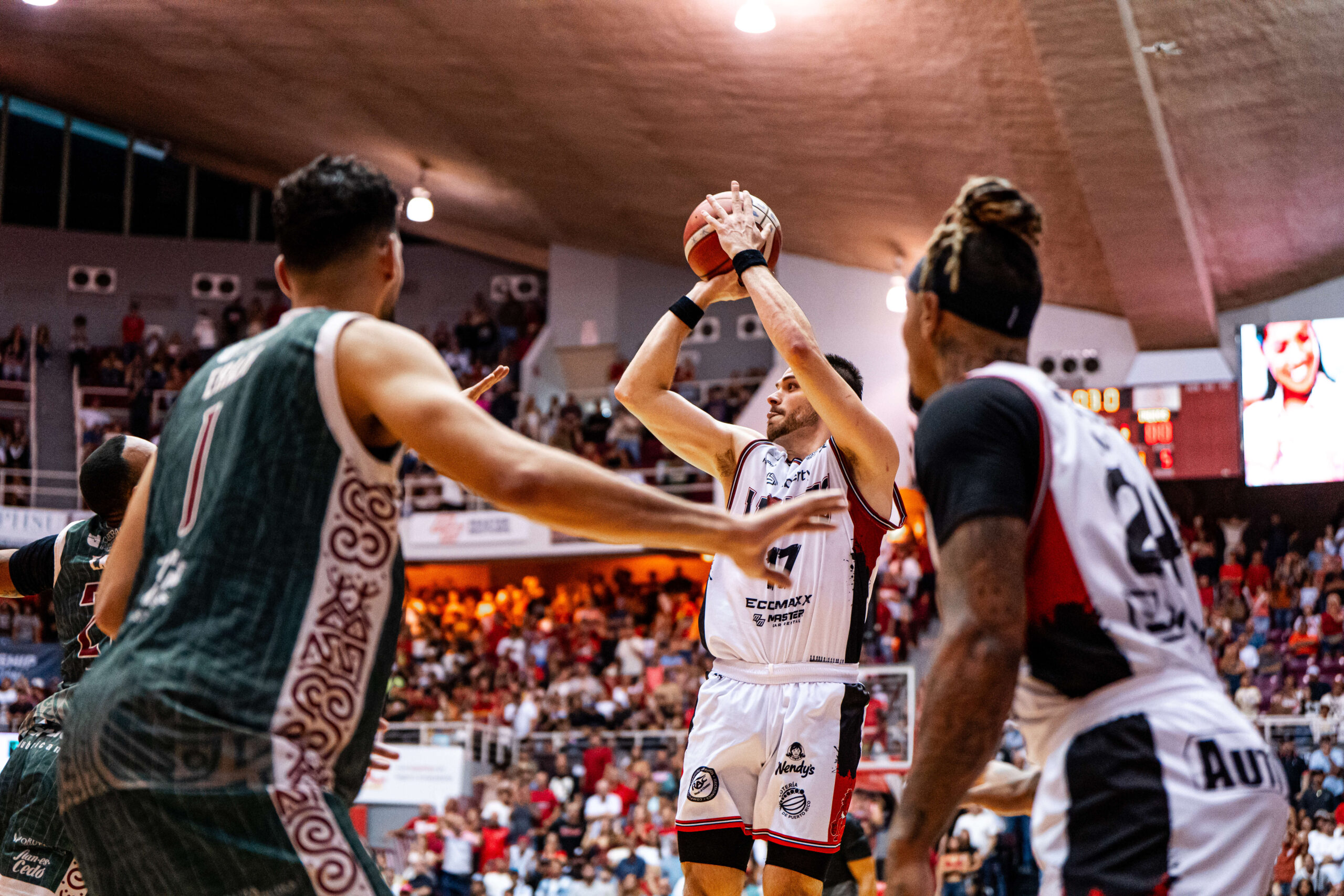 Leones tocan a las puertas de la final del BSN con un dramático triunfo