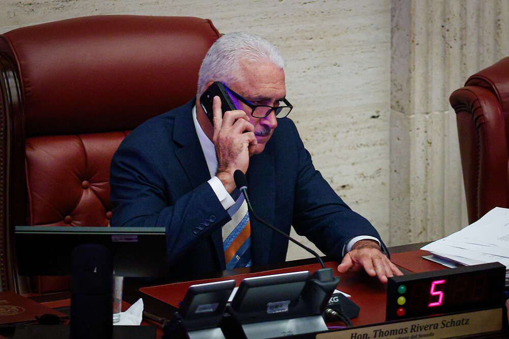 La medida controversial de supuesto impuesto a canales de voz ya había sido radicada por González Co