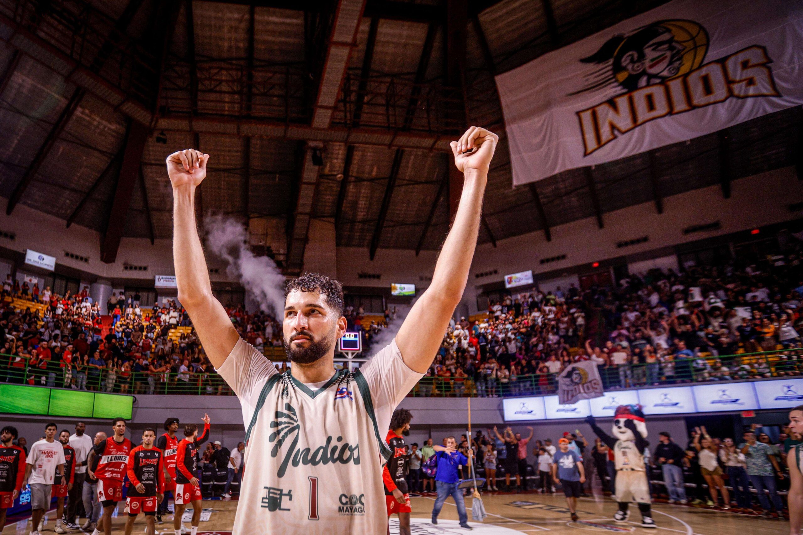 Indios extienden la serie contra los Leones a un sexto partido