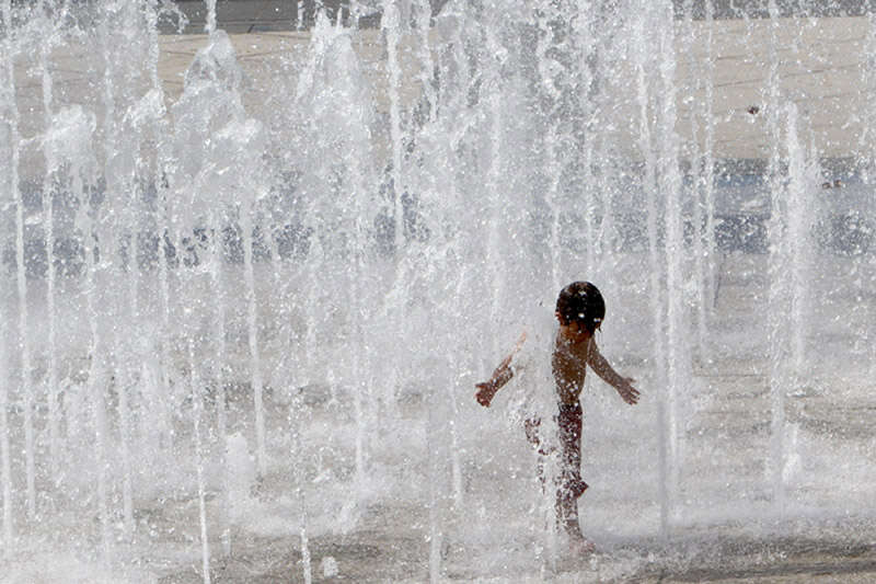 Caluroso día y peligrosas las playas por vientos moderados a fuertes