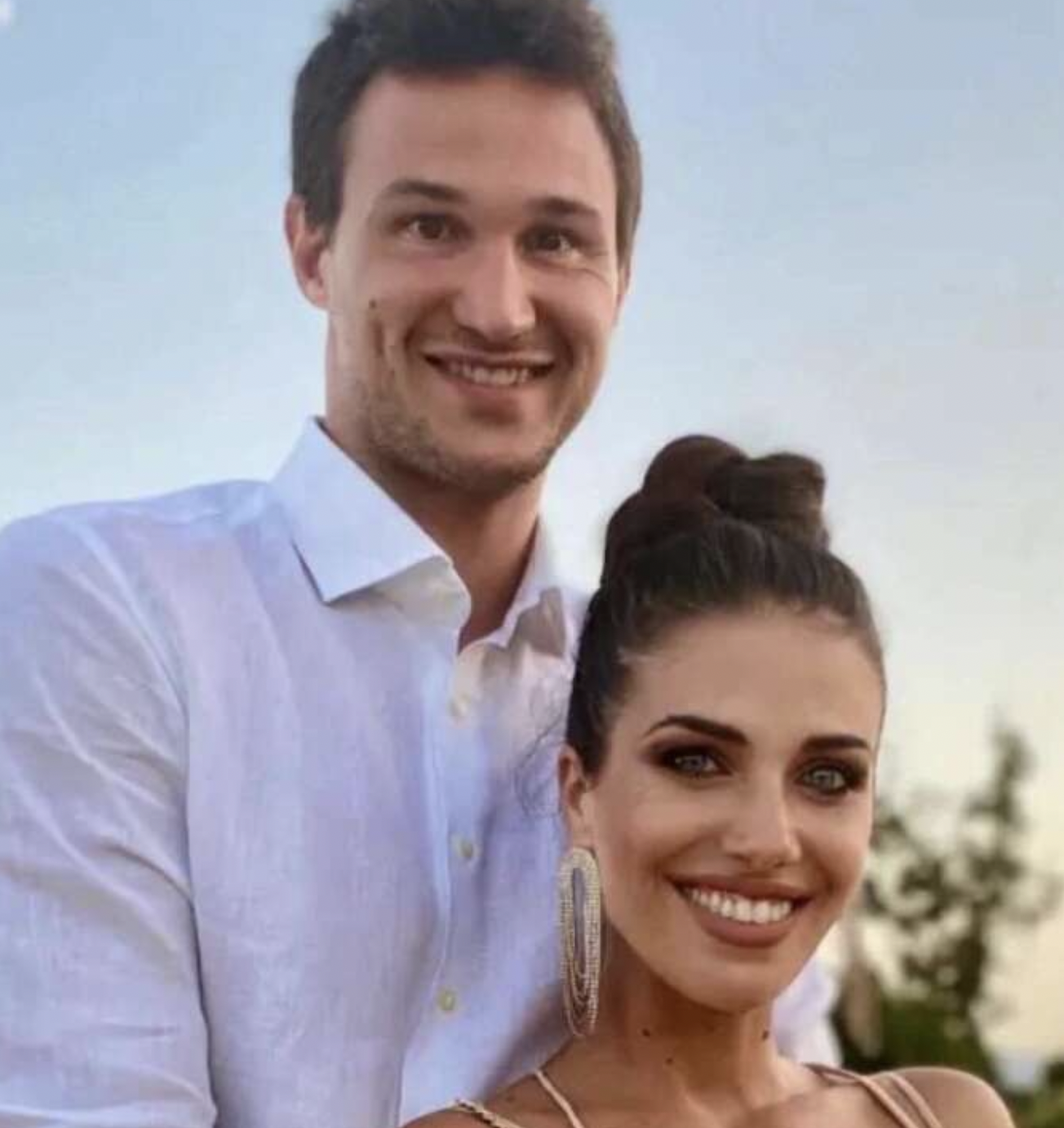 Esposa de canastero de los Vaqueros sufre mordida de tiburón en playa de Isla Verde