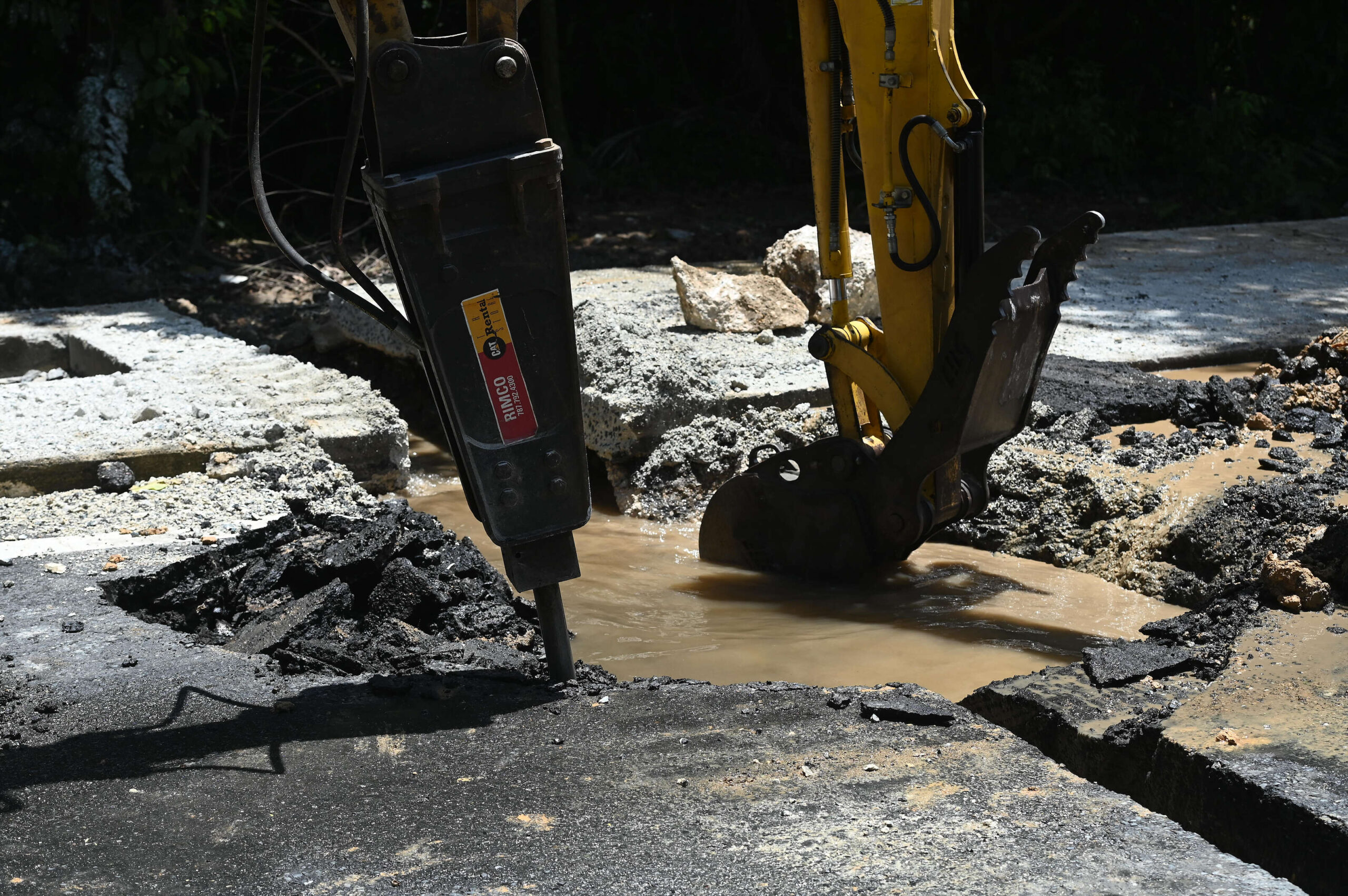 AAA falló al no informar a contratista sobre localización de tubería, dice Pesquera