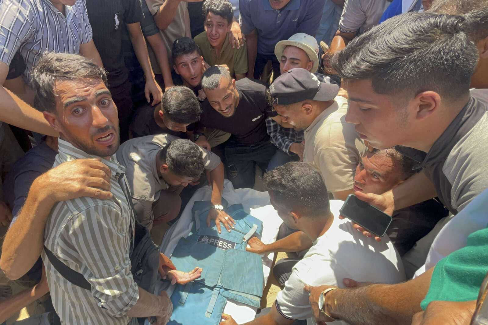 En ataque de Israel mueren 75 gazatíes, 20 en el hospital de Nasser y 17 buscando comida