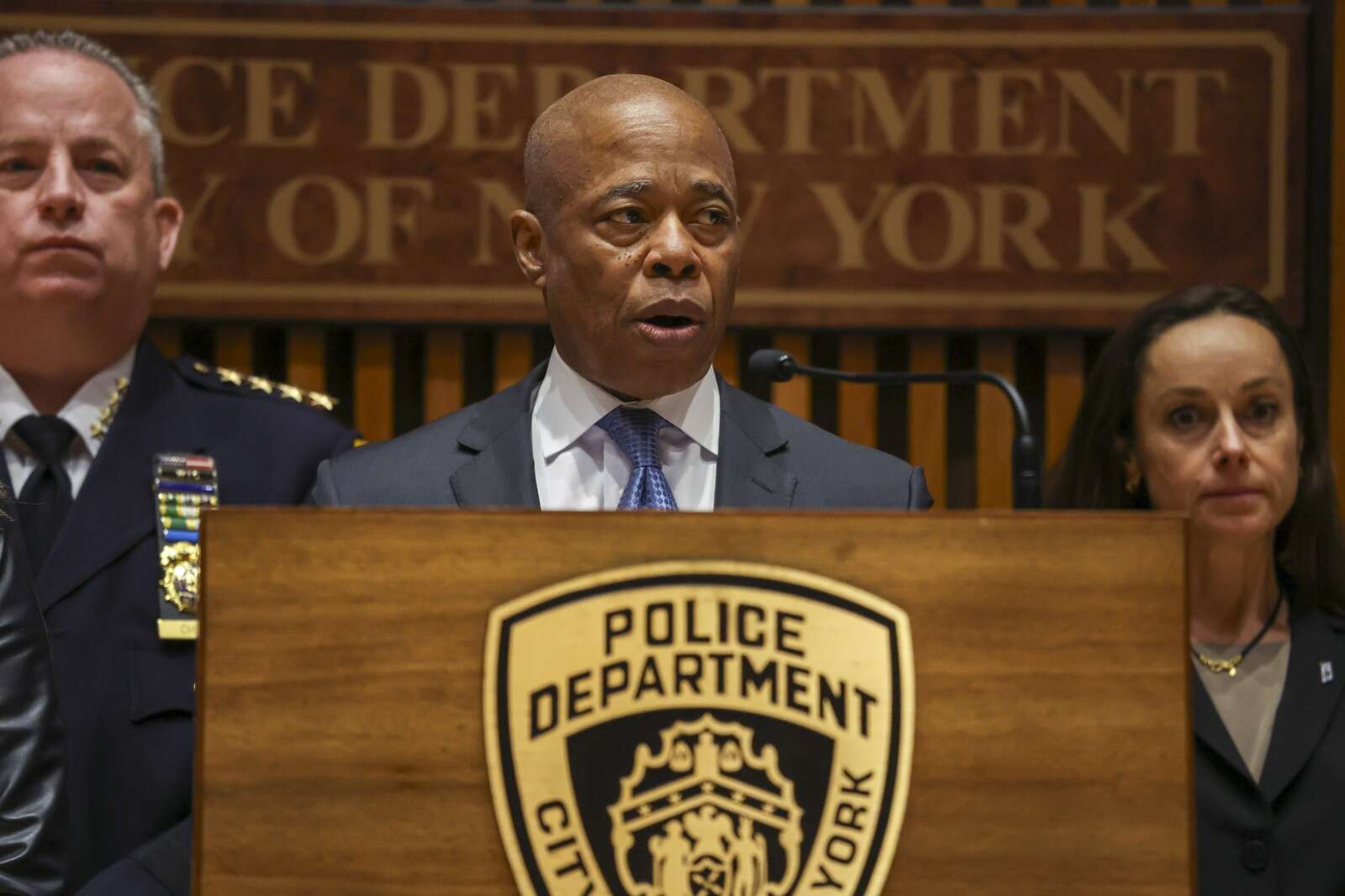 Alcalde de Nueva York ordena envío de mil policías al Bronx ante ola de tiroteos