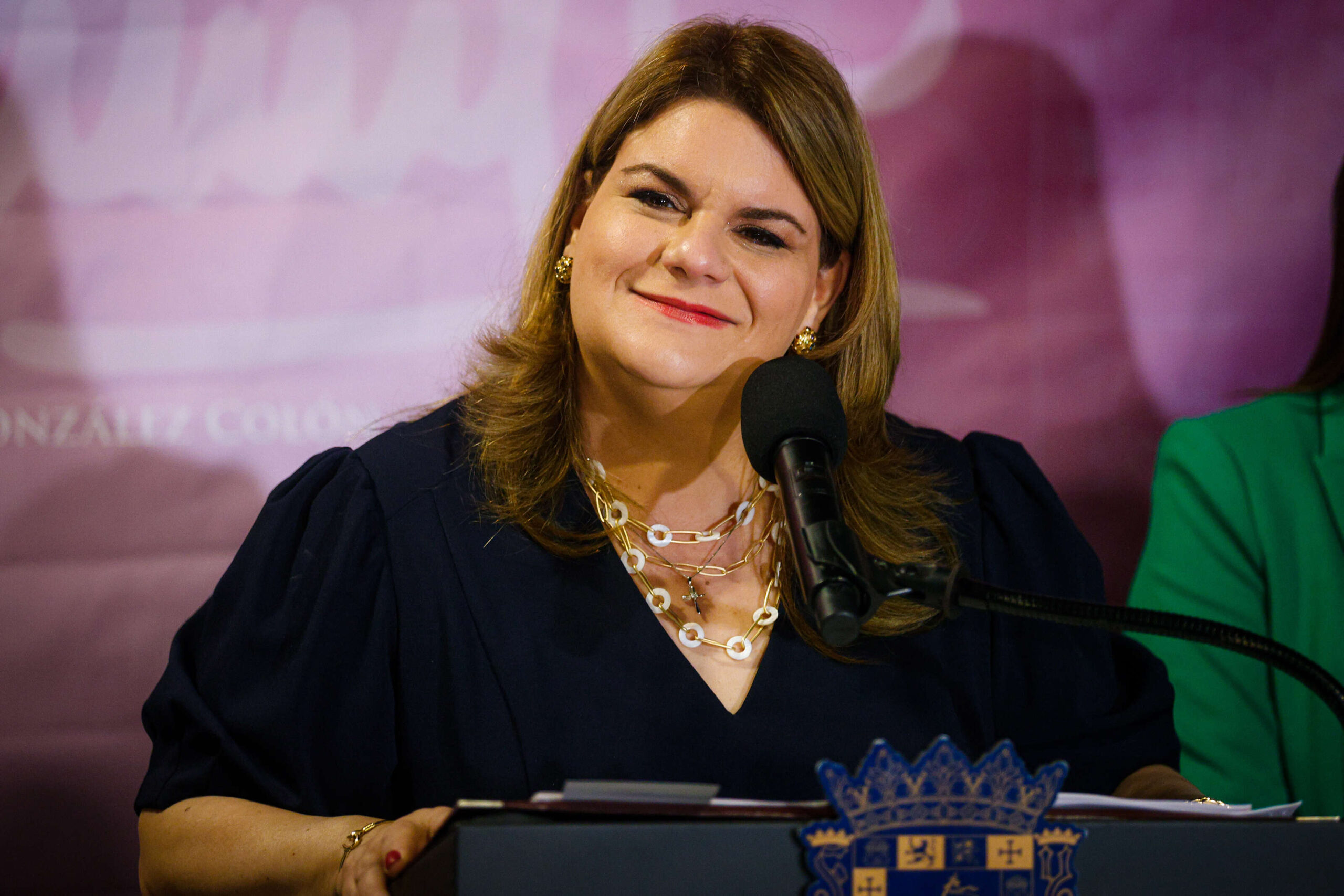 Gobernadora pone distancia con exfuncionaria del DTOP bajo investigación