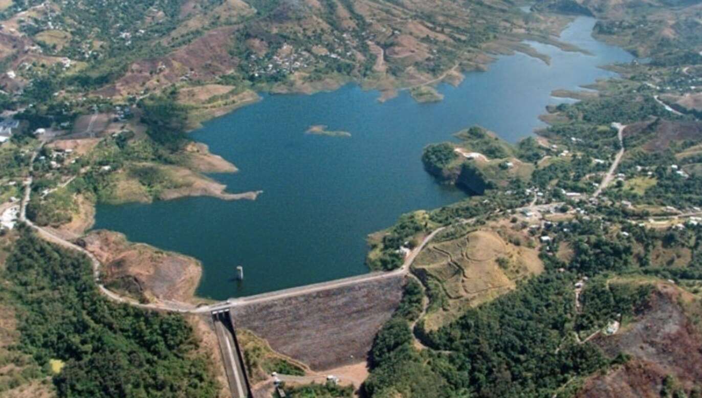 Encuentran cadáver de pescador que le cayó un rayo en Lago Toa Vaca en Villalba