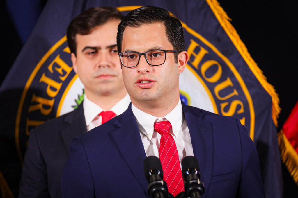 Cuestionan legalidad de las escoltas asignadas a Wanda Vázquez