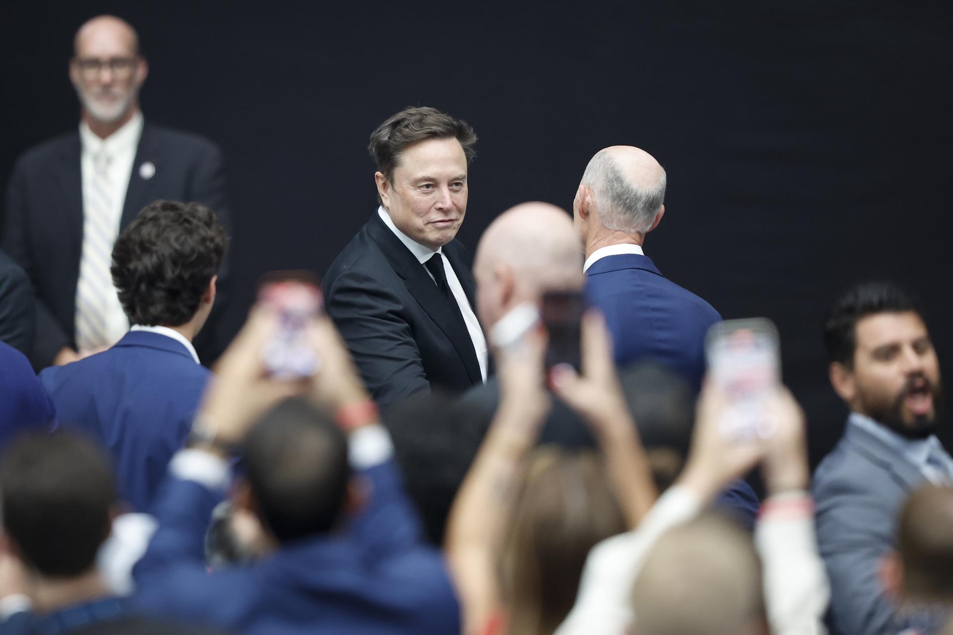 Elon Musk, Peter Thiel y Steve Bannon aparecen en los documentos de Epstein