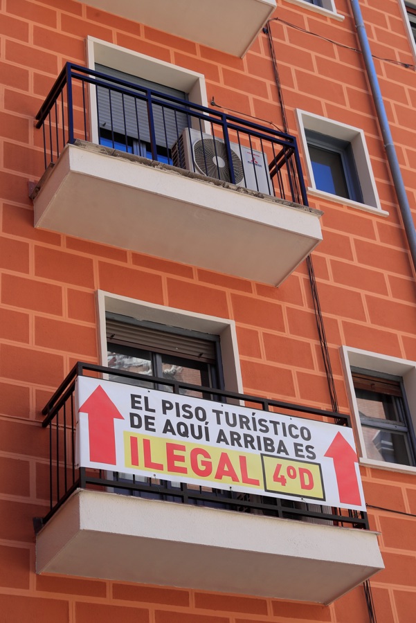 Intentan frenar la comercialización de pisos turísticos ilegales en España