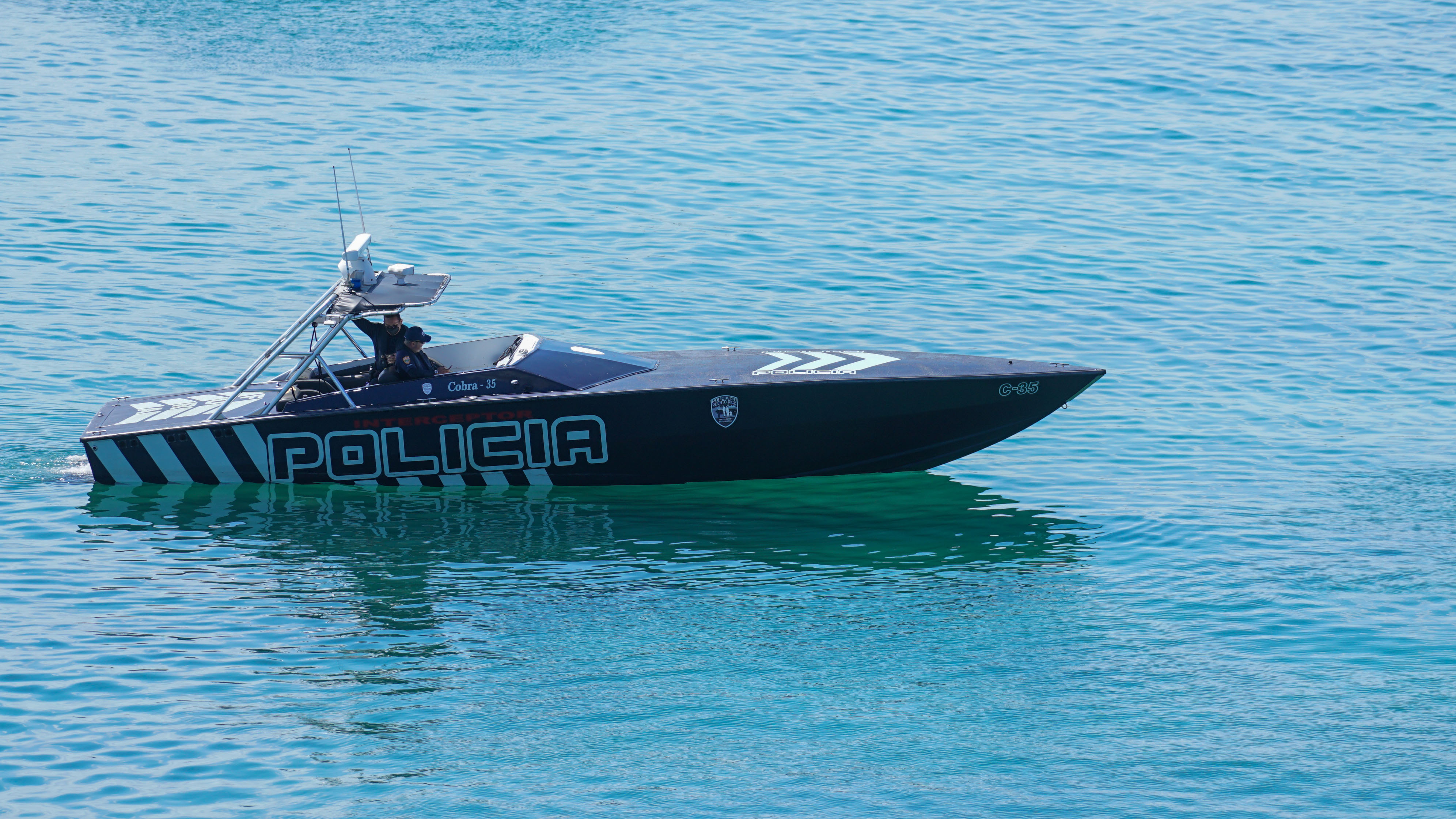 Reportan yola a la deriva en la costa de Aguadilla