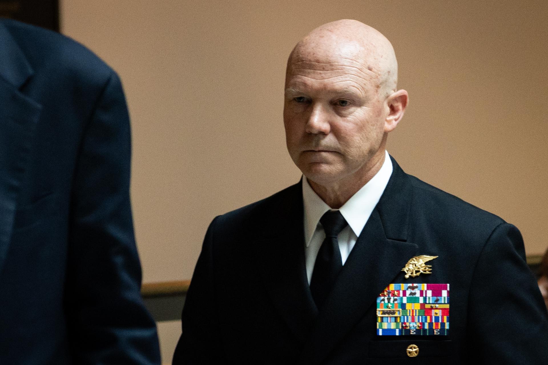 Almirante de EE.UU. niega haber dado orden de matar a supervivientes de ataque a lancha