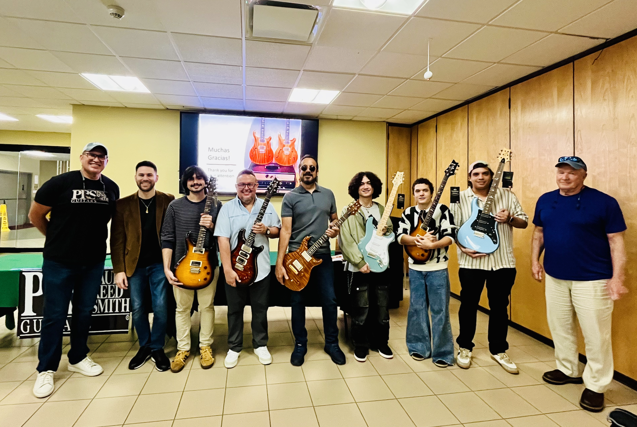 Sueño de Navidad para 10 estudiantes de guitarra en Puerto Rico