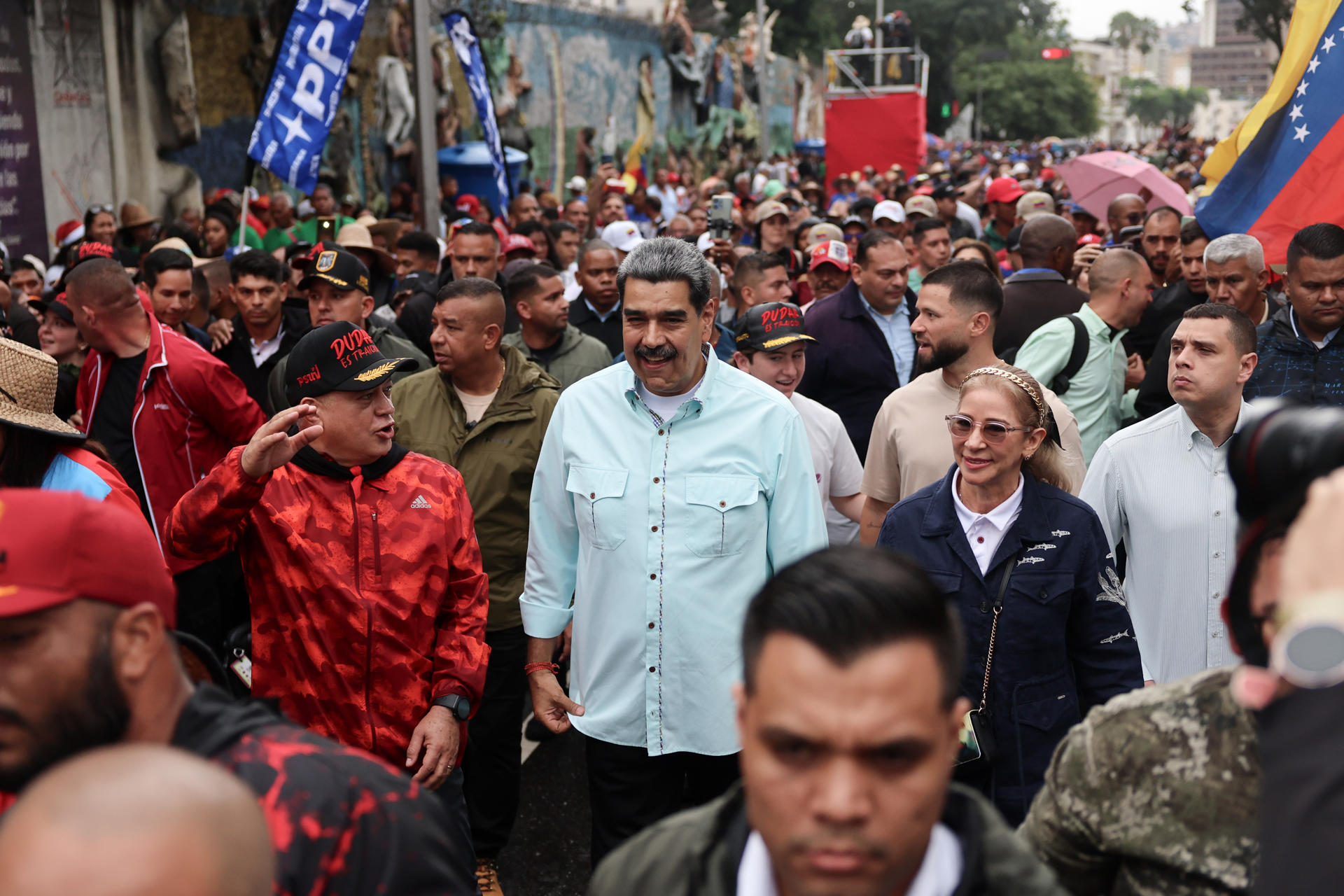 Maduro pide estar preparados para «partirle los dientes» a EE.UU. si «hiciera falta»