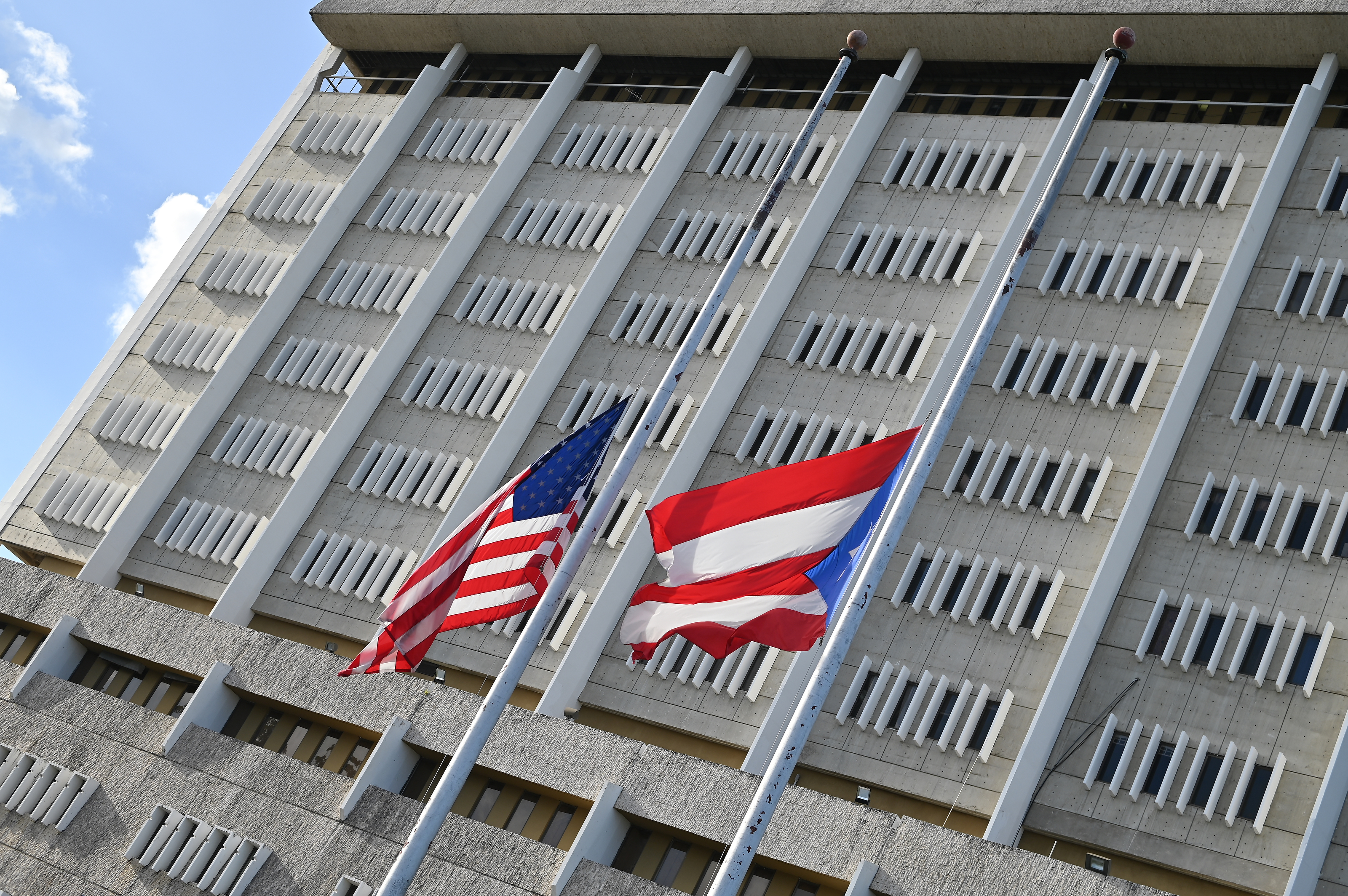 Gobernadora decreta dos días de duelo por muerte de Rafael Ithier