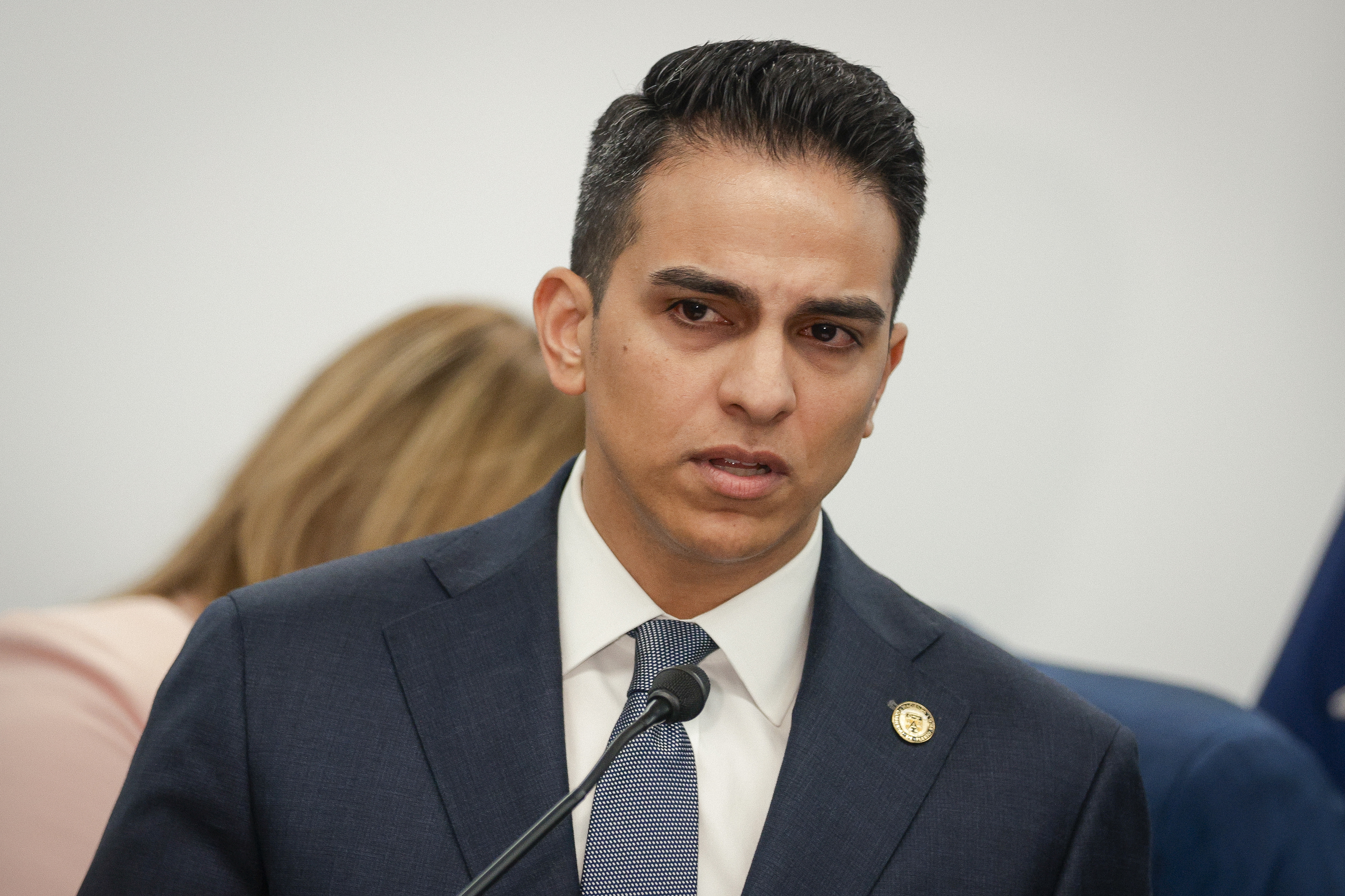 Inicia el recobro de contribuciones a acusados en esquema de fraude