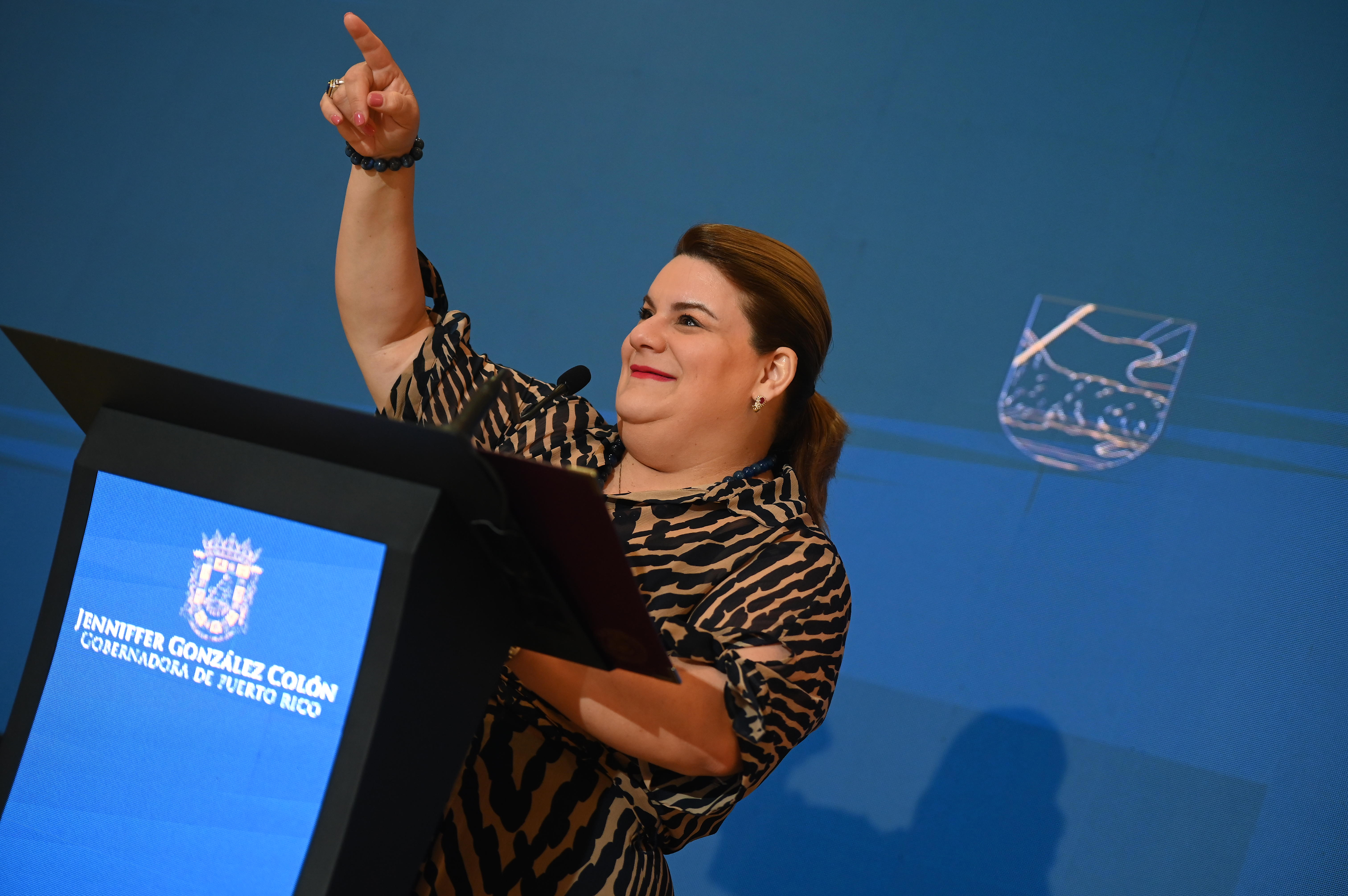 Gobernadora afirma que no renunciará a su escolta