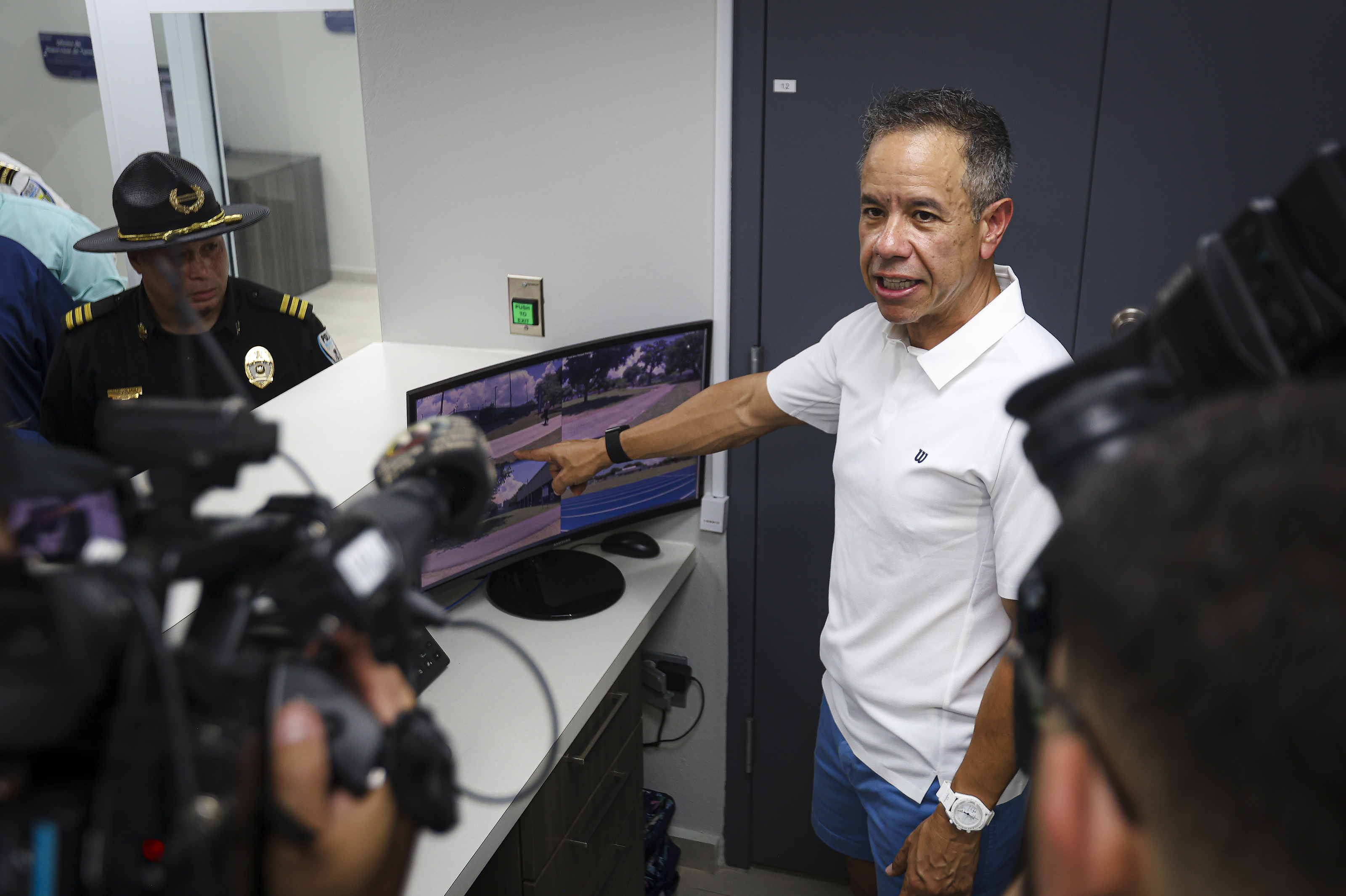 Alcalde de San Juan propone aumentar multas por manejo de desperdicios