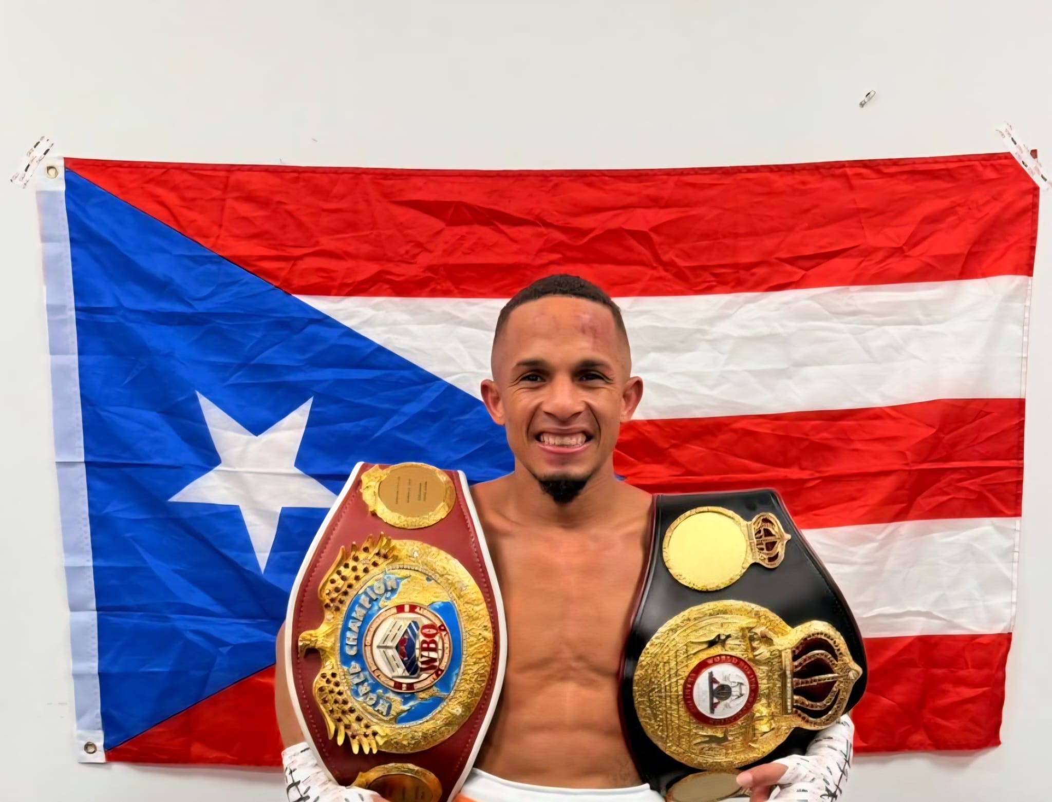 René Santiago unifica dos cetros mundiales de las 108 libras