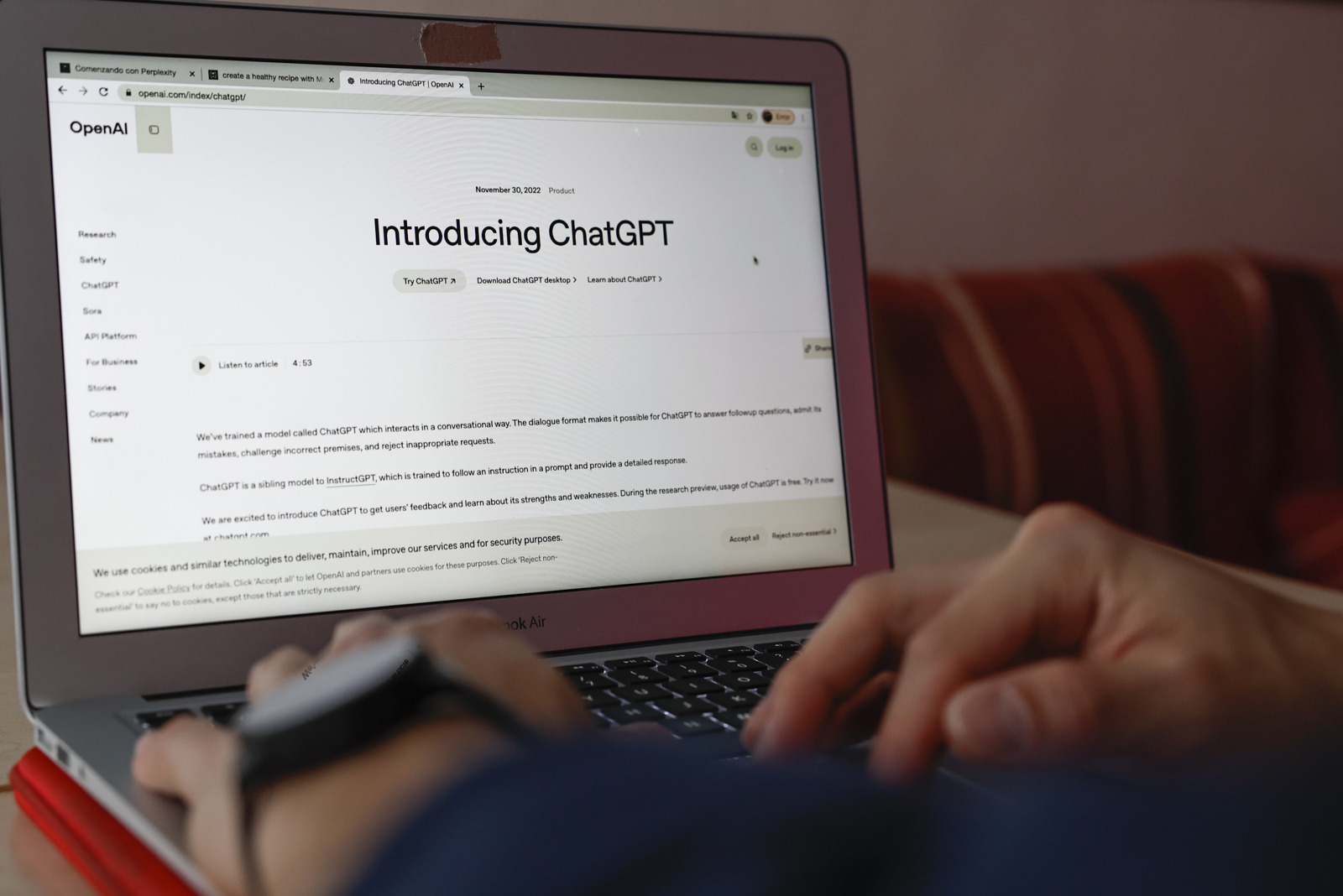 ChatGPT gana relevancia como nuevo campo de batalla de la desinformación