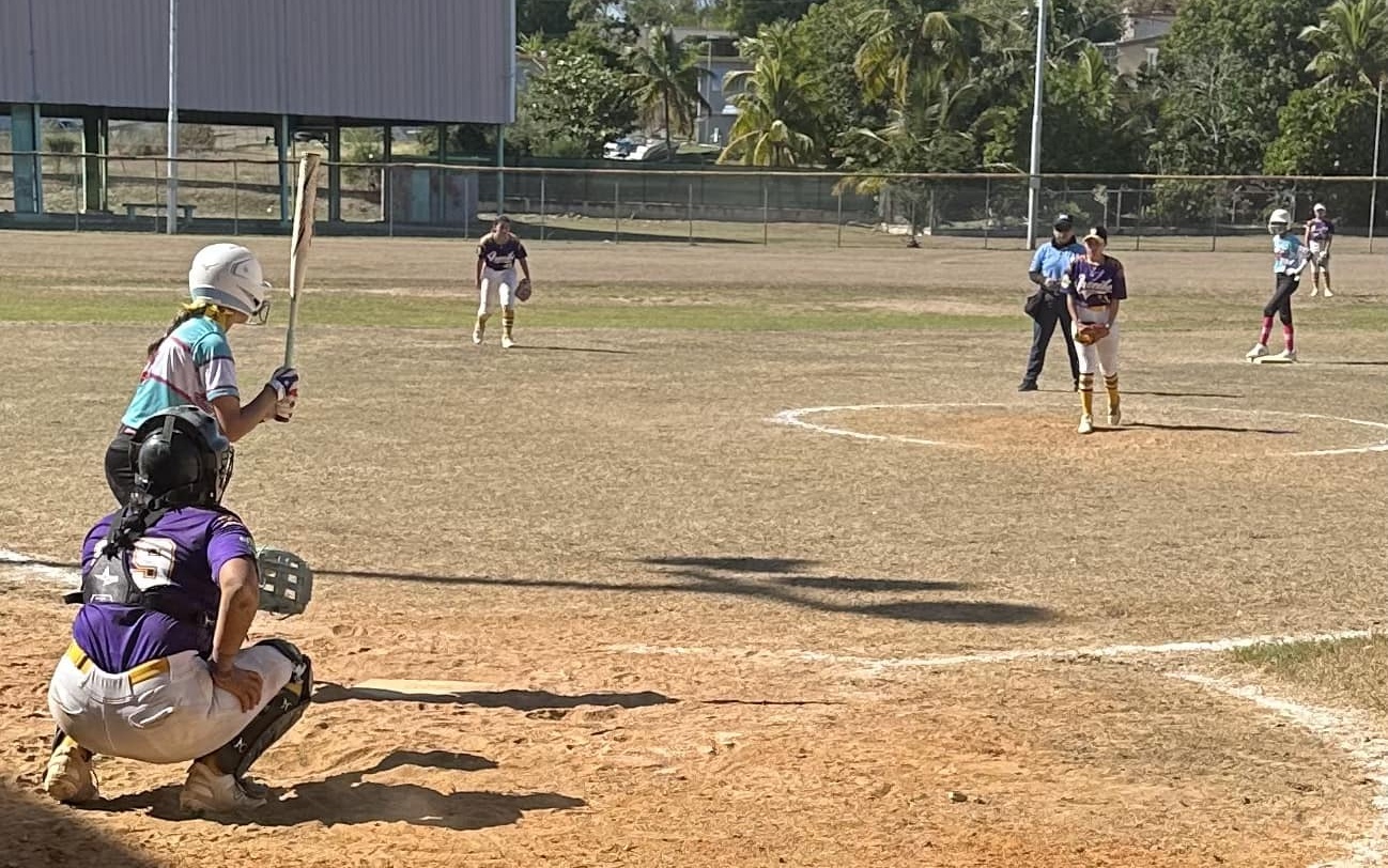 Continúan las categorías menores del sóftbol femenino este wikén