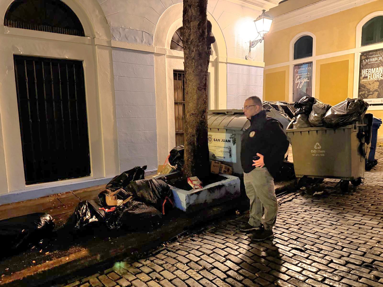 Municipio de San Juan multa negocios por mal  manejo de la basura