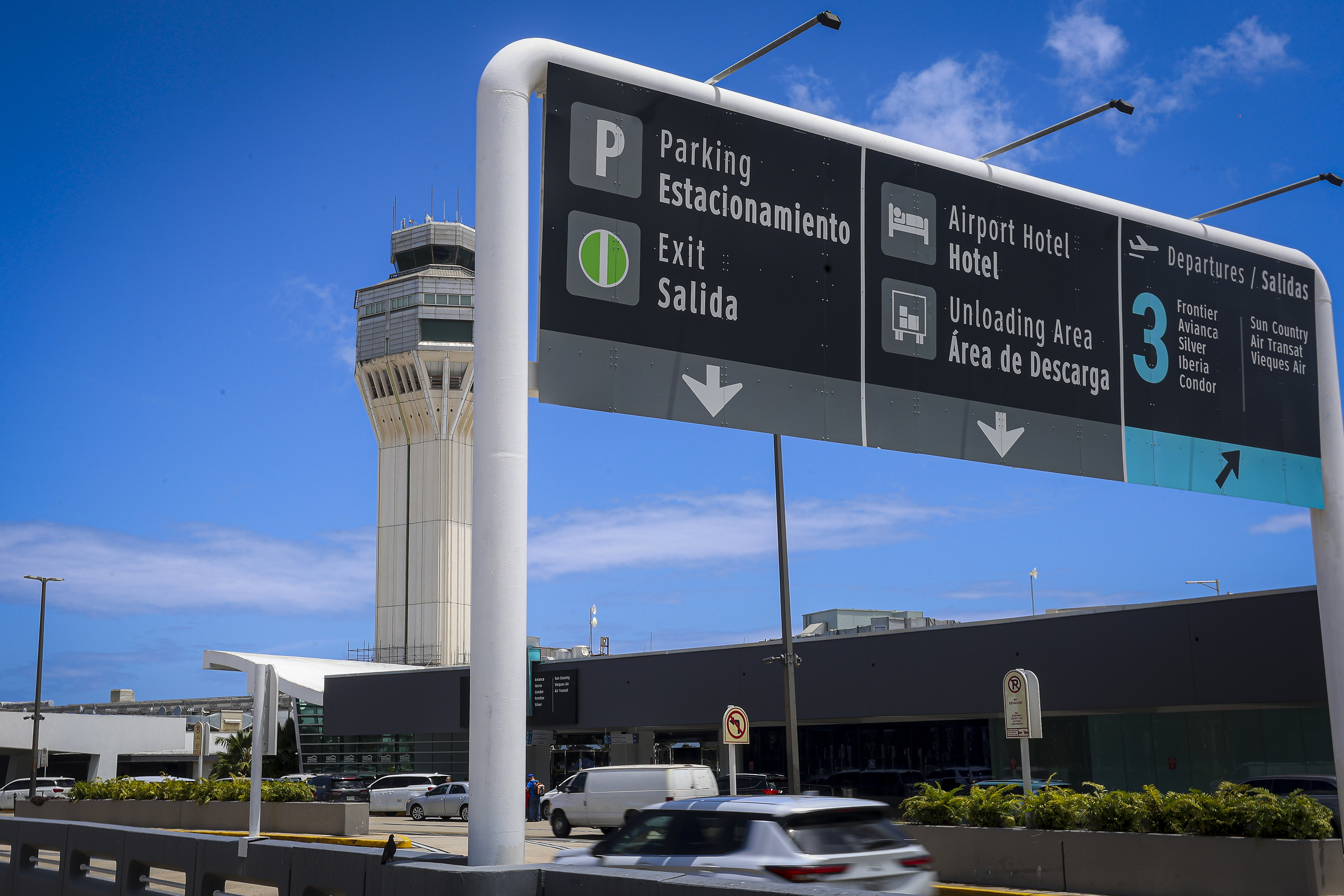 Casi 6,000 pasajeros afectados por cancelaciones de vuelos