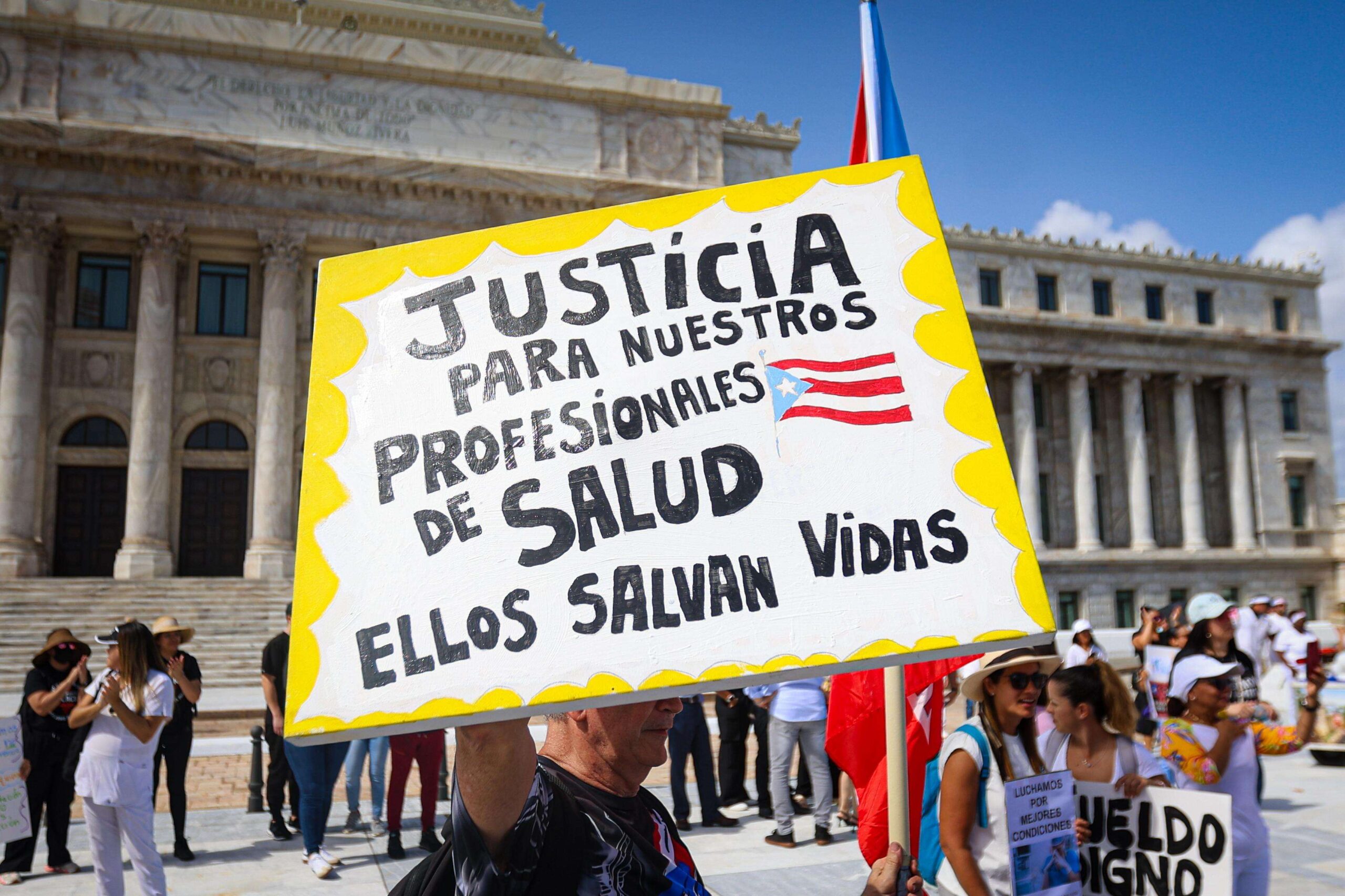 Sigue la fuga de enfermeros y otro personal médico, según Estudios Técnicos