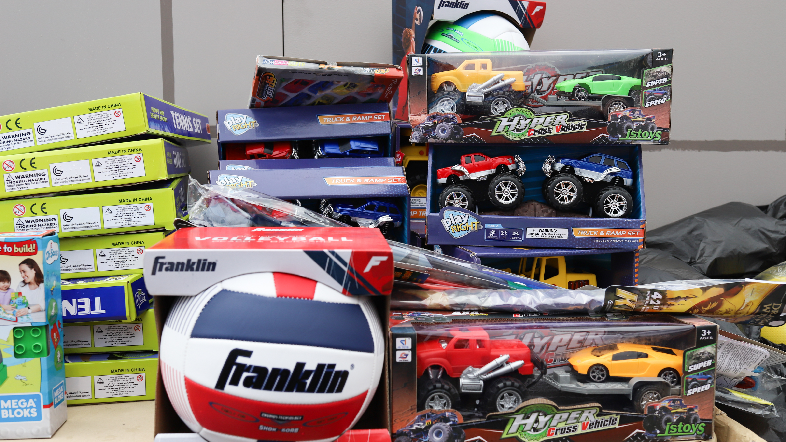 Johnny Méndez repartirá regalos a niños en su distrito