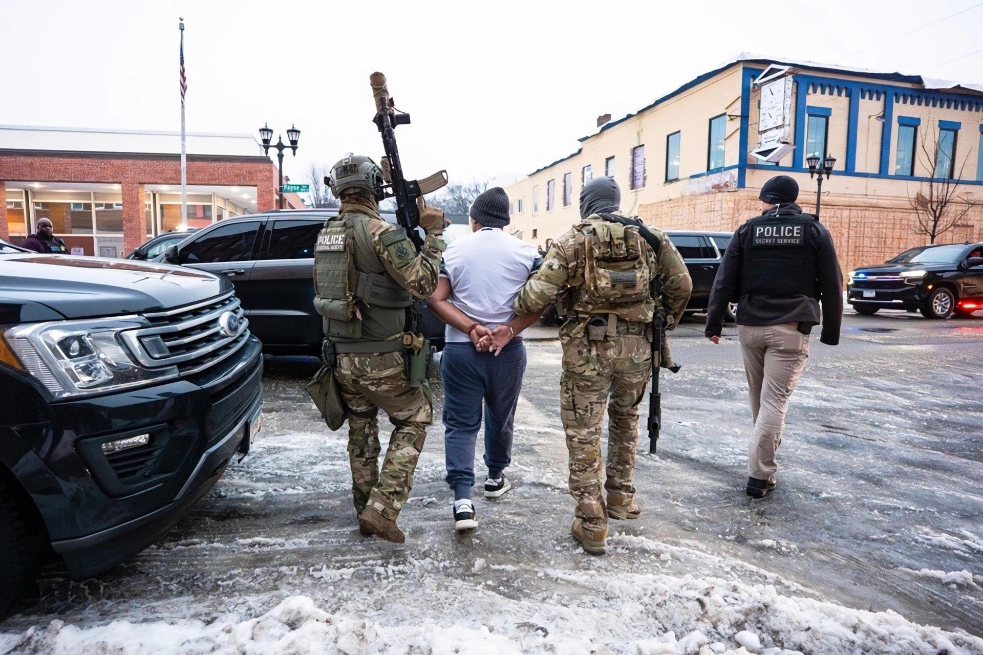 El gobierno detiene a 1,000 migrantes en una operación en Minnesota