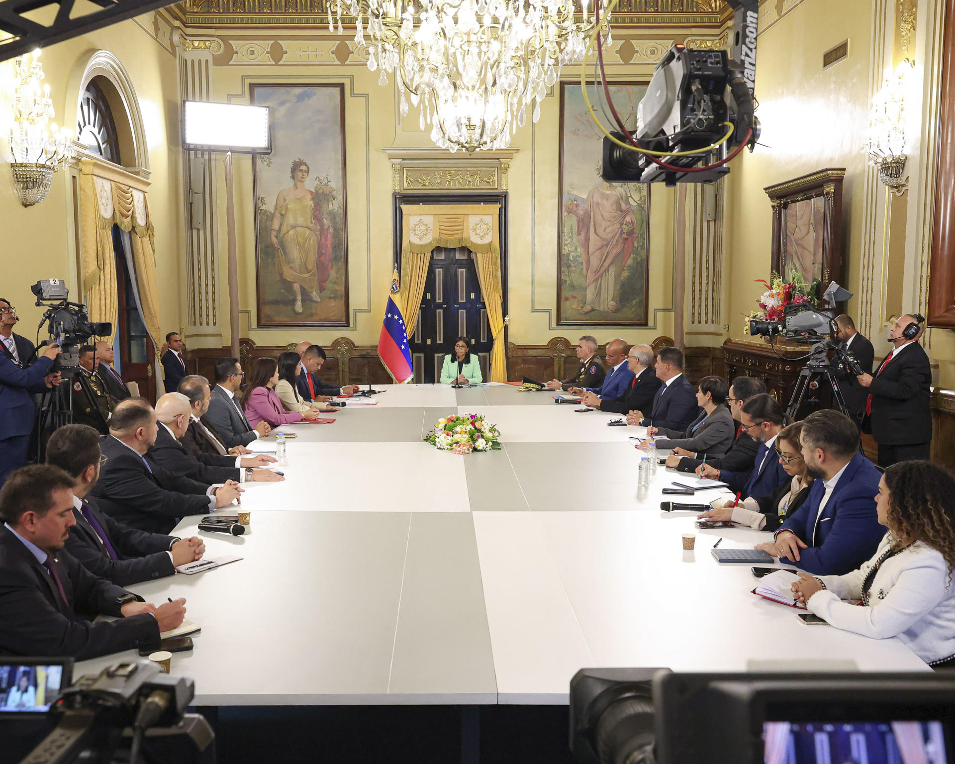 Delcy Rodríguez defiende las relaciones energéticas de Venezuela y alerta de tiempos «delicados»