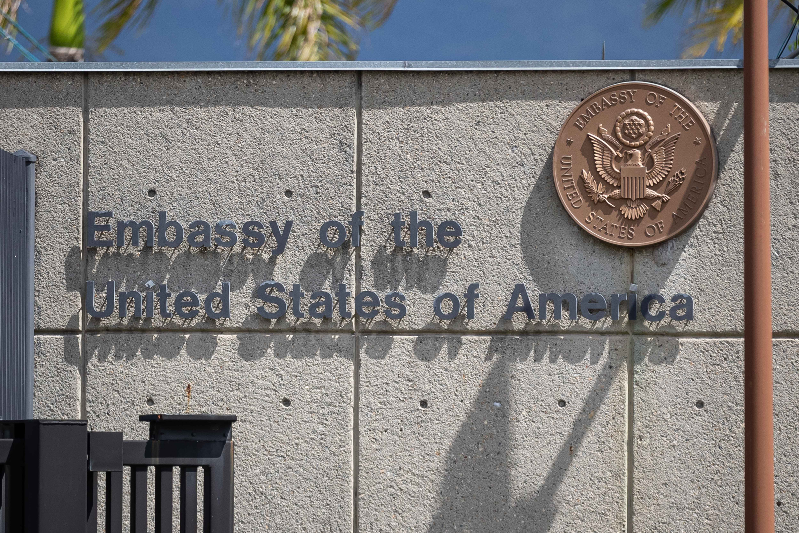 EEUU envía a Caracas a diplomáticos para explorar la reapertura de embajada