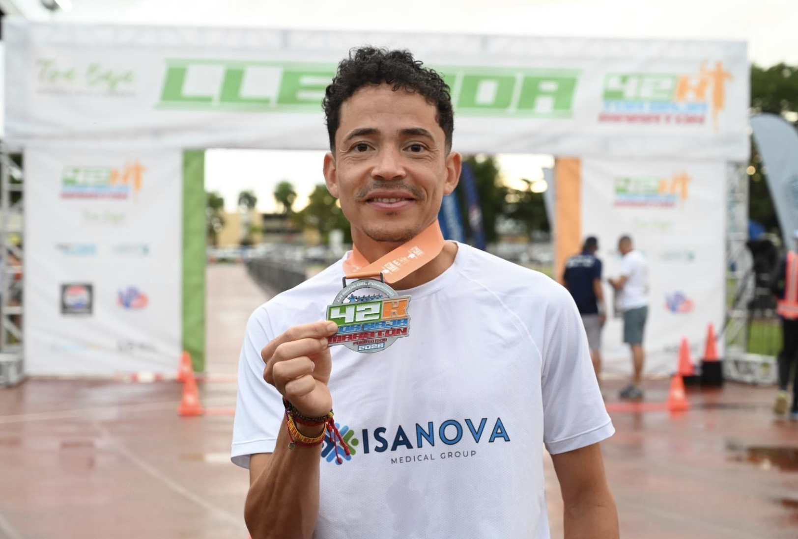 Dominicano Álvaro Abreu revalida en el Maratón de Toa Baja
