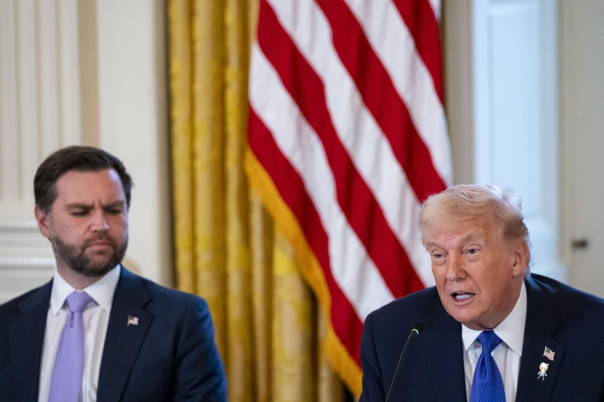 Trump sugiere que dejará a ExxonMobil «fuera» de Venezuela tras comentario de su CEO