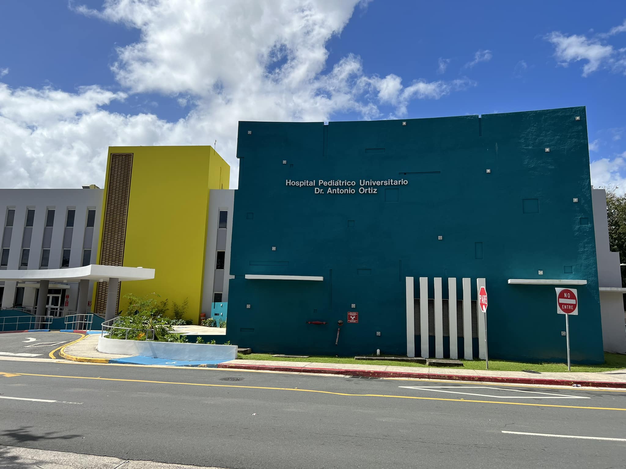 Salud activa un aumento temporero para enfermeros en hospitales universitarios