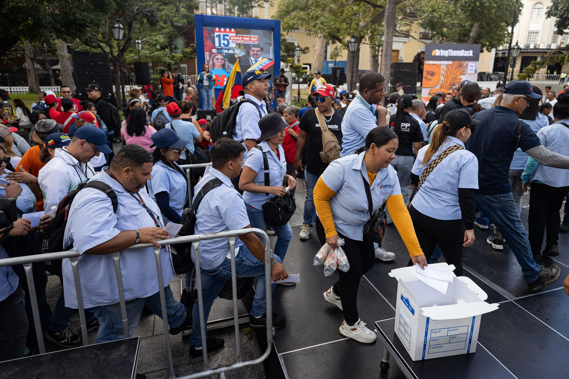 Chavistas reúnen cartas para pedir la liberación de Nicolás Maduro y Cilia Flores