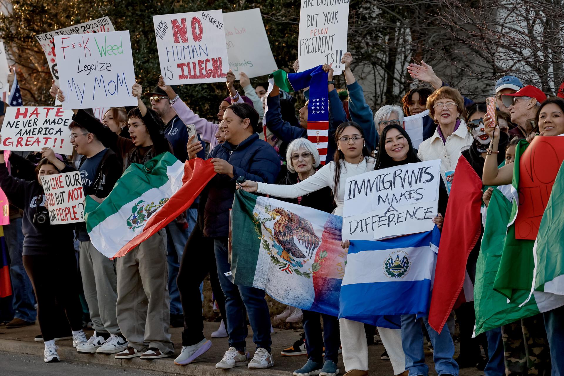 El primer año de Trump: un ataque «sin precedentes» a los migrantes en EE.UU.