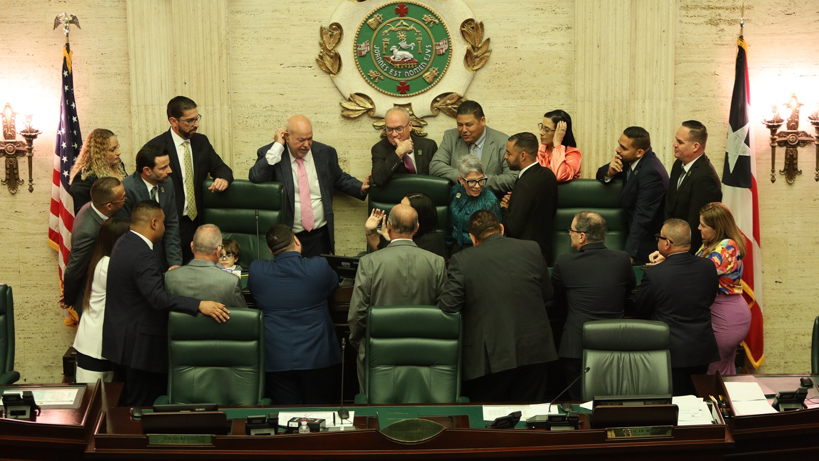 Aprueban restricción de escoltas que no aplica claramente a Wanda Vázquez