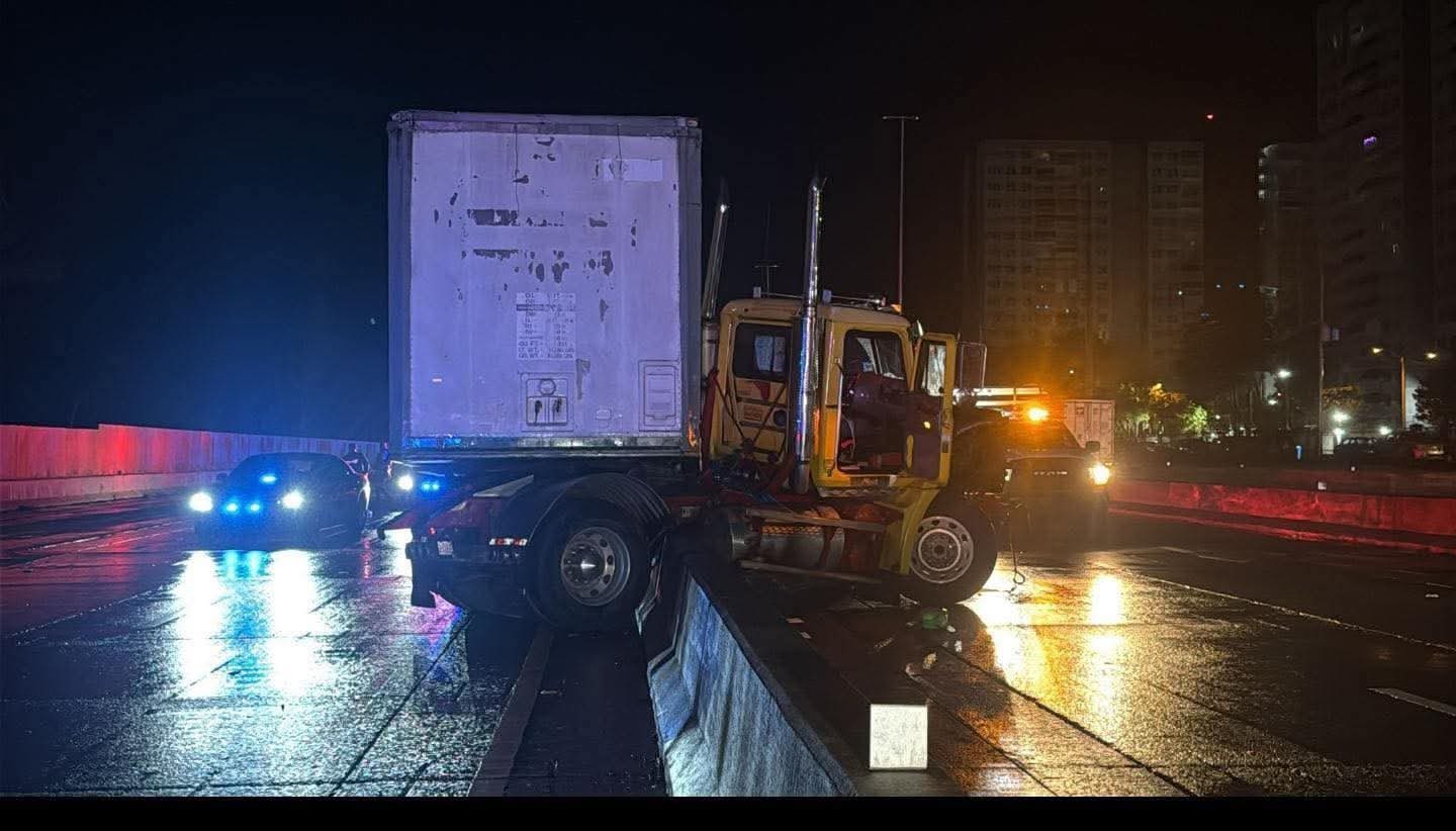 Camión accidentado ocasiona tapón en dirección de Caguas a San Juan