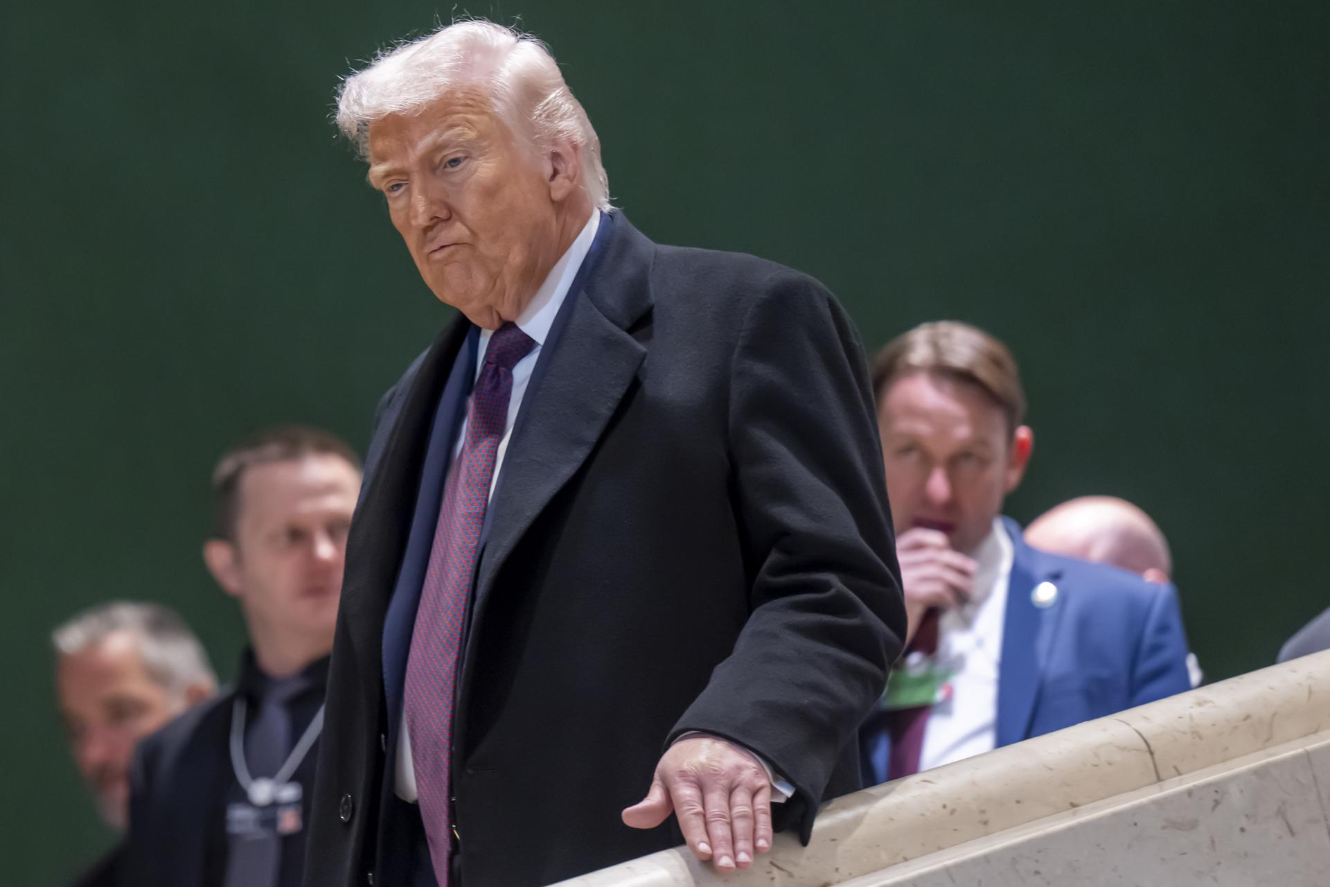 Trump demanda a JPMorgan por $5 mil millones por excluirlo del banco