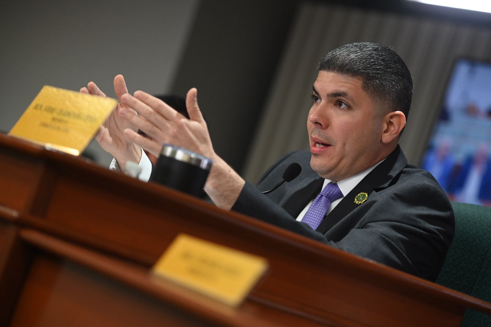 Representante Charbonier arremete contra La Fortaleza por la reforma contributiva