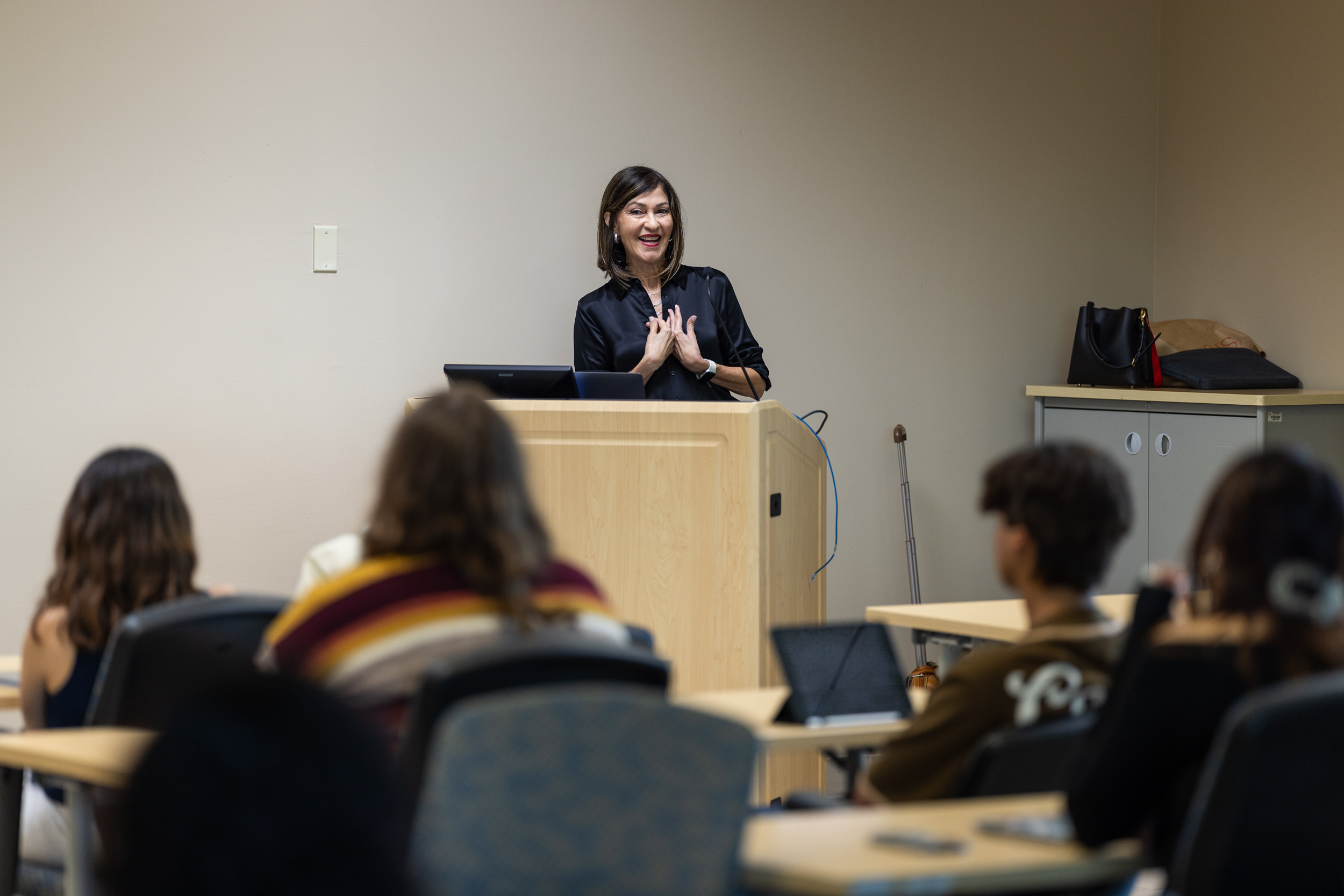 Subrepresentadas las mujeres en la prensa del país