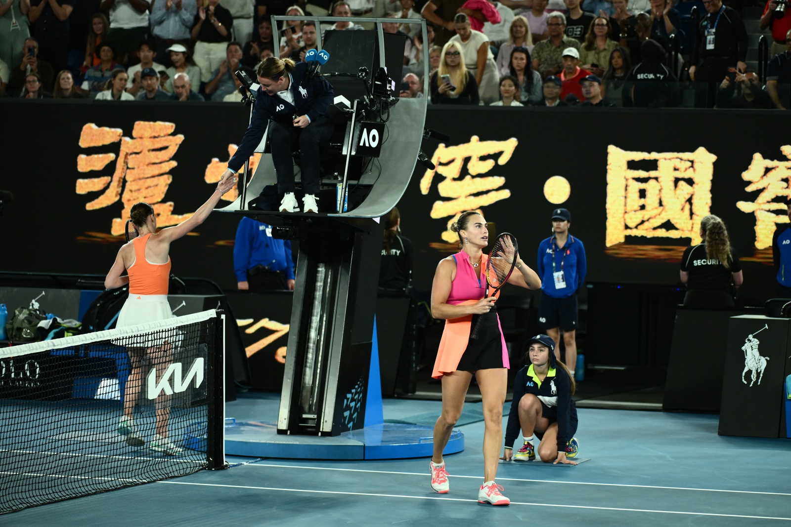 Sabalenka, sin saludo en la red, pero con pase a la final en Australia