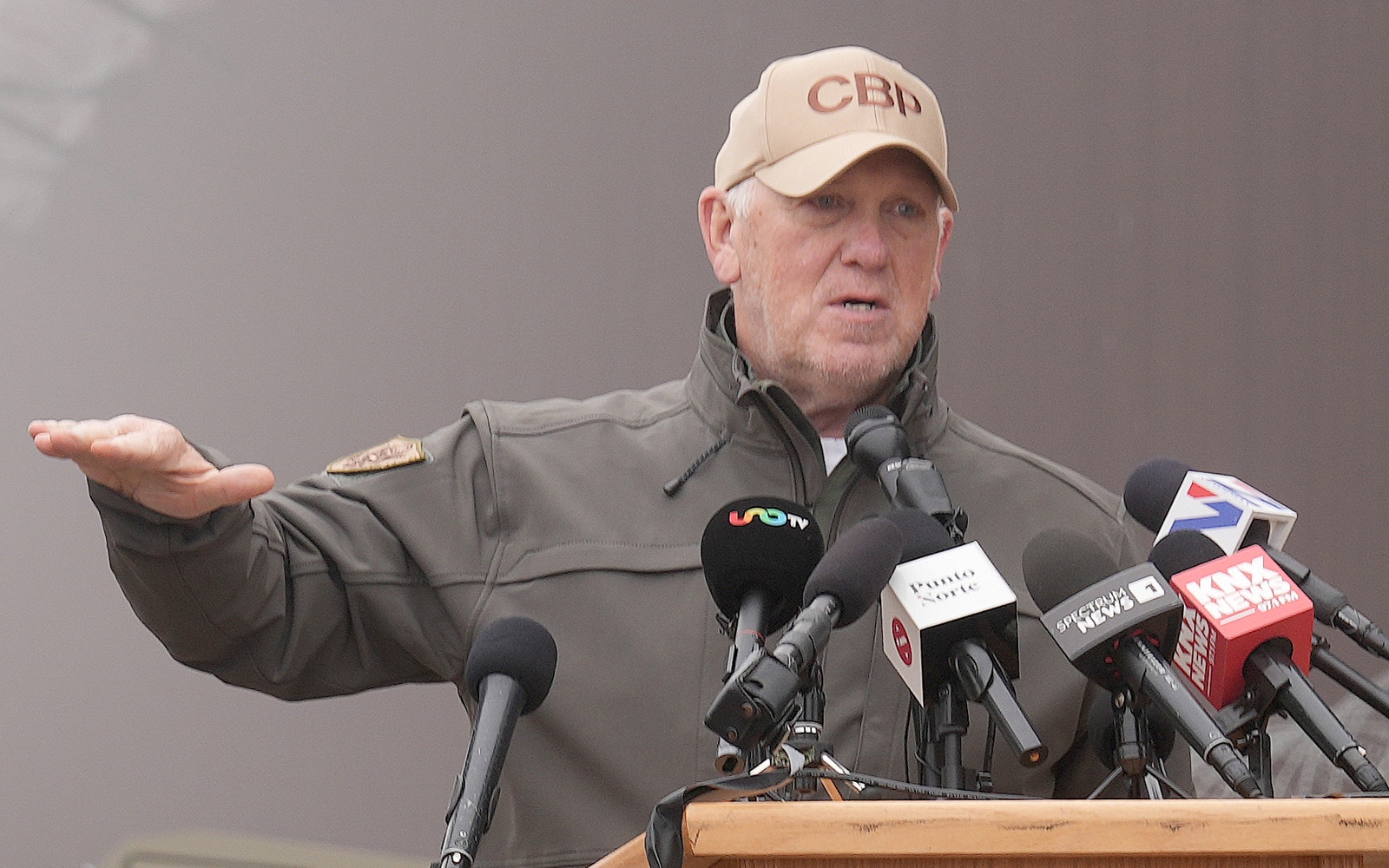 El «zar de la frontera» de Trump retira 700 agentes migratorios de Minneapolis