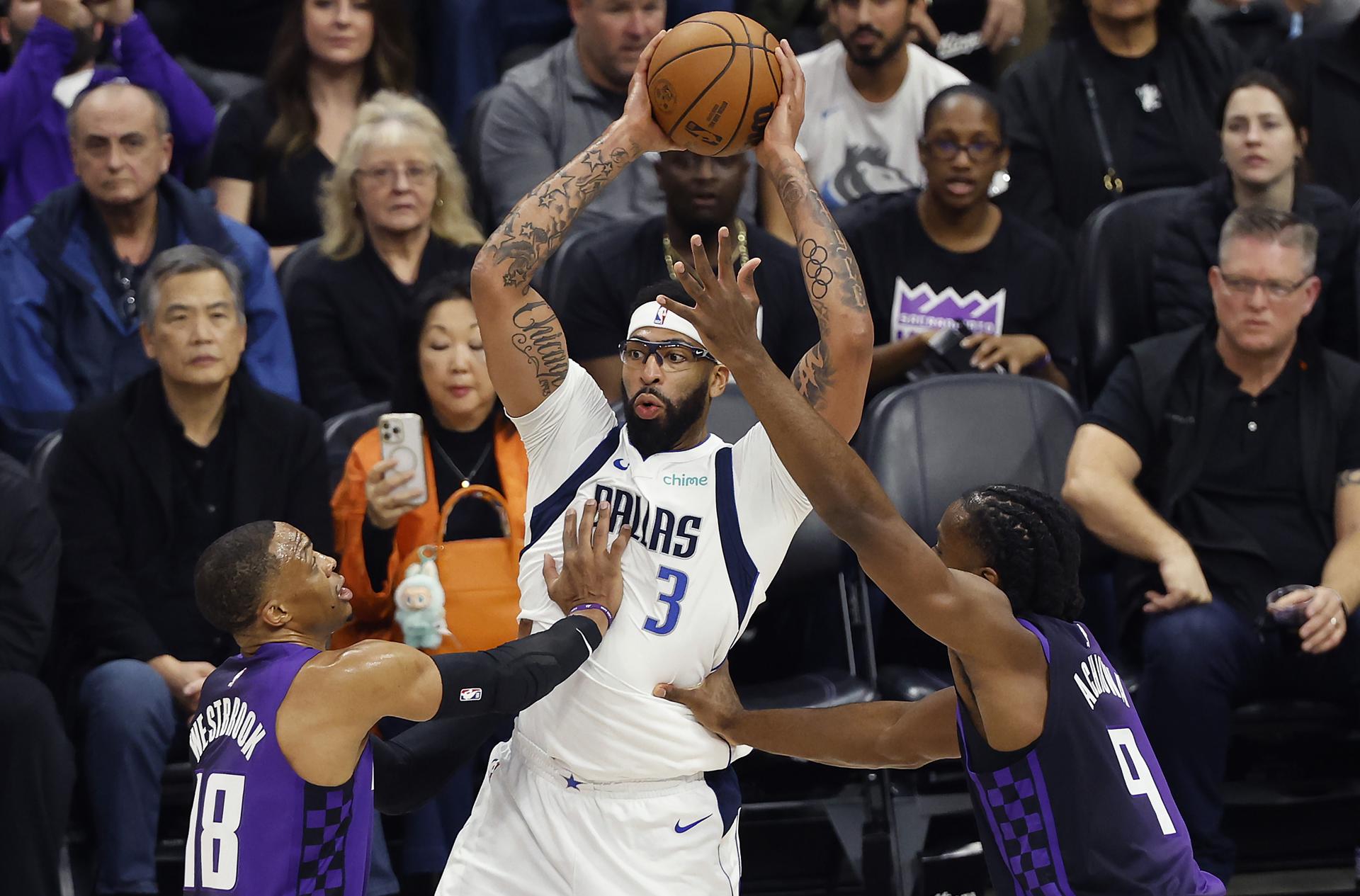 Mavericks envían a Anthony Davis a los Wizards