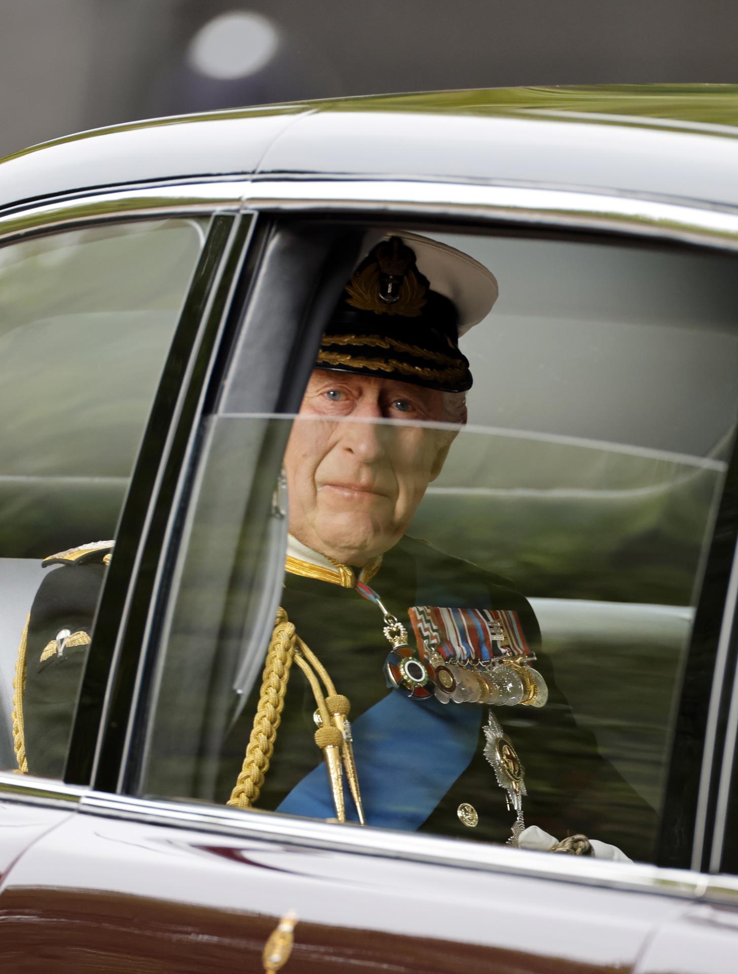 Carlos III es abucheado en medio del escándalo Epstein