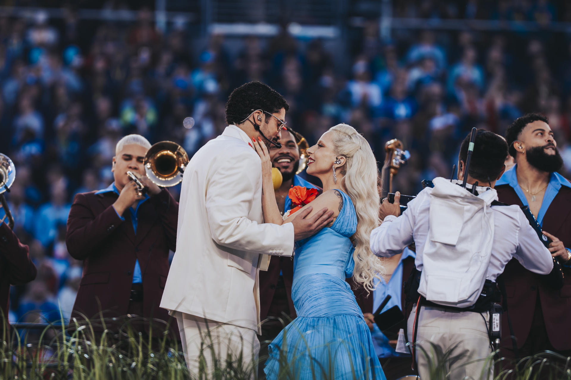 Rosalía, Lady Gaga, Residente y otros músicos elogian la actuación de Bad Bunny